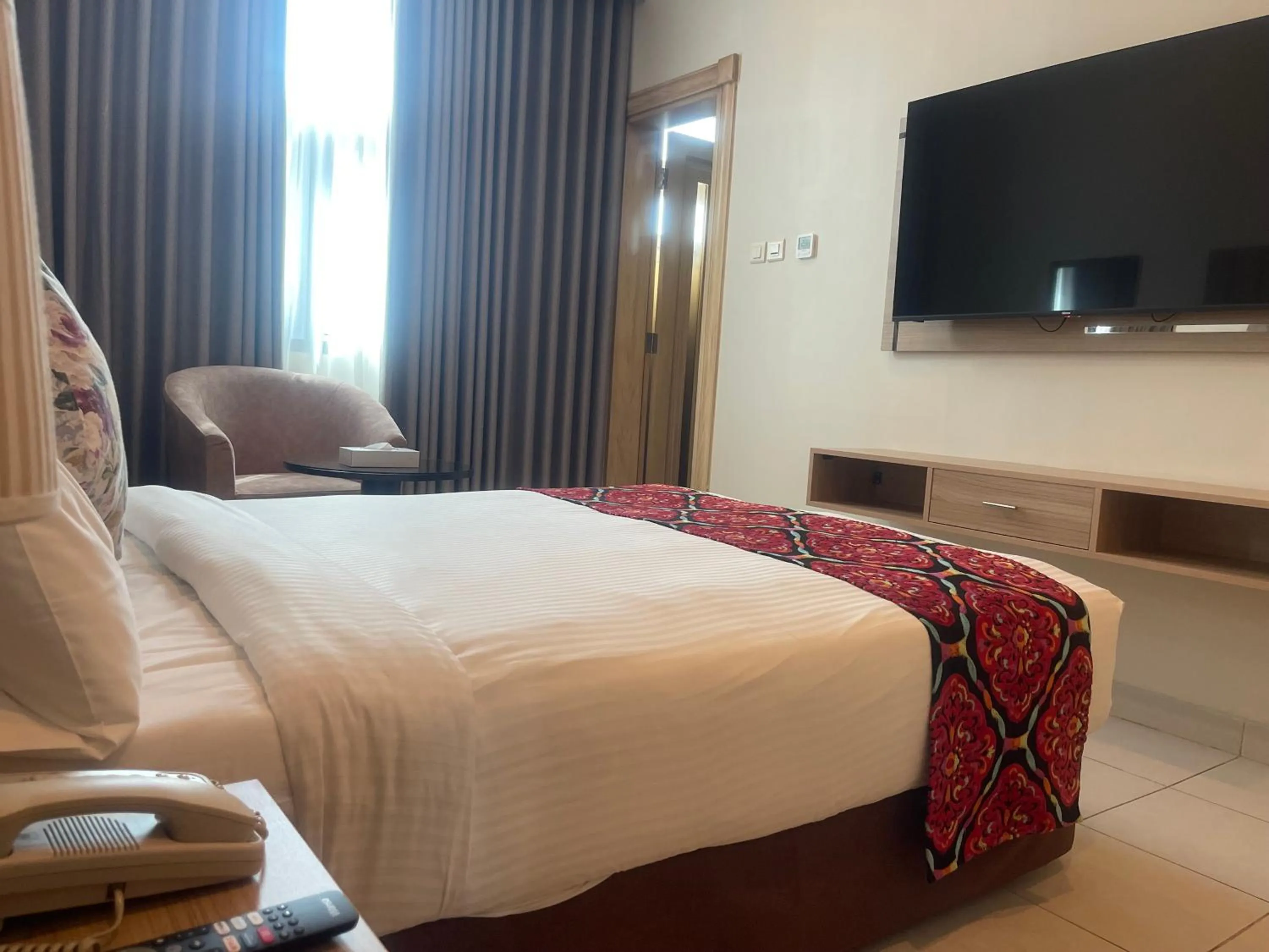 TV and multimedia, Bed in Costa Del Sol Hotel by Arabian Link