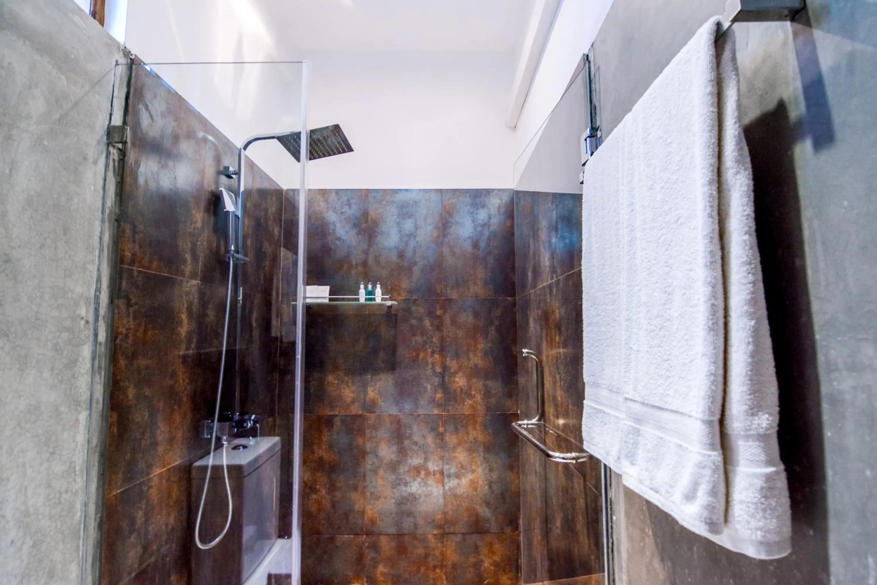 Shower in Arana Yala