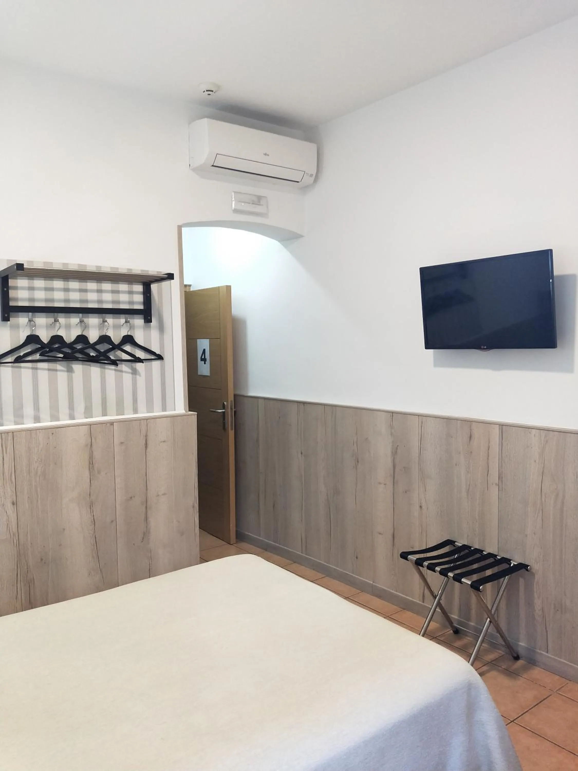 Bed in Hostal Maria Ronda