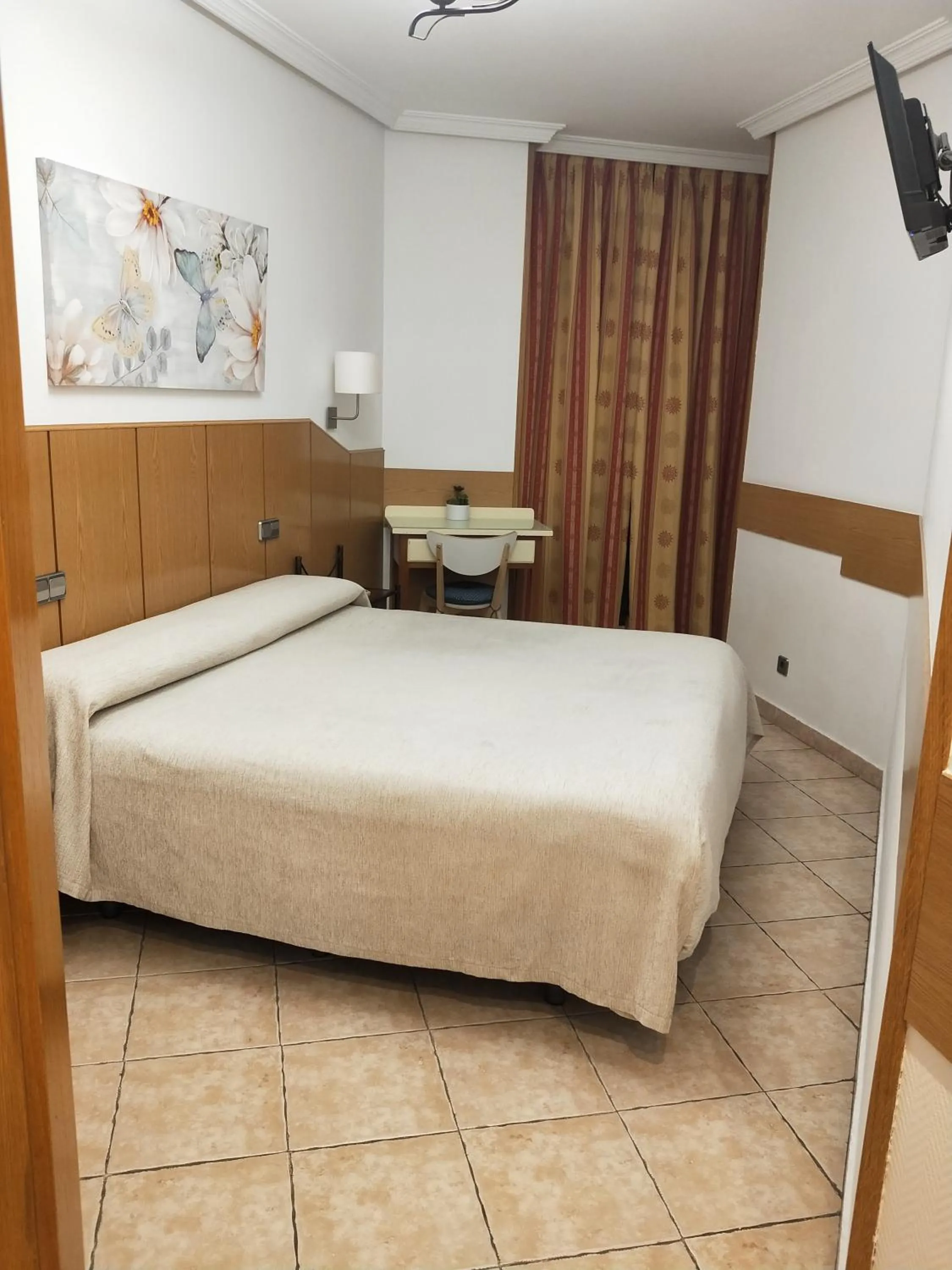 Bed in Hostal Maria Ronda