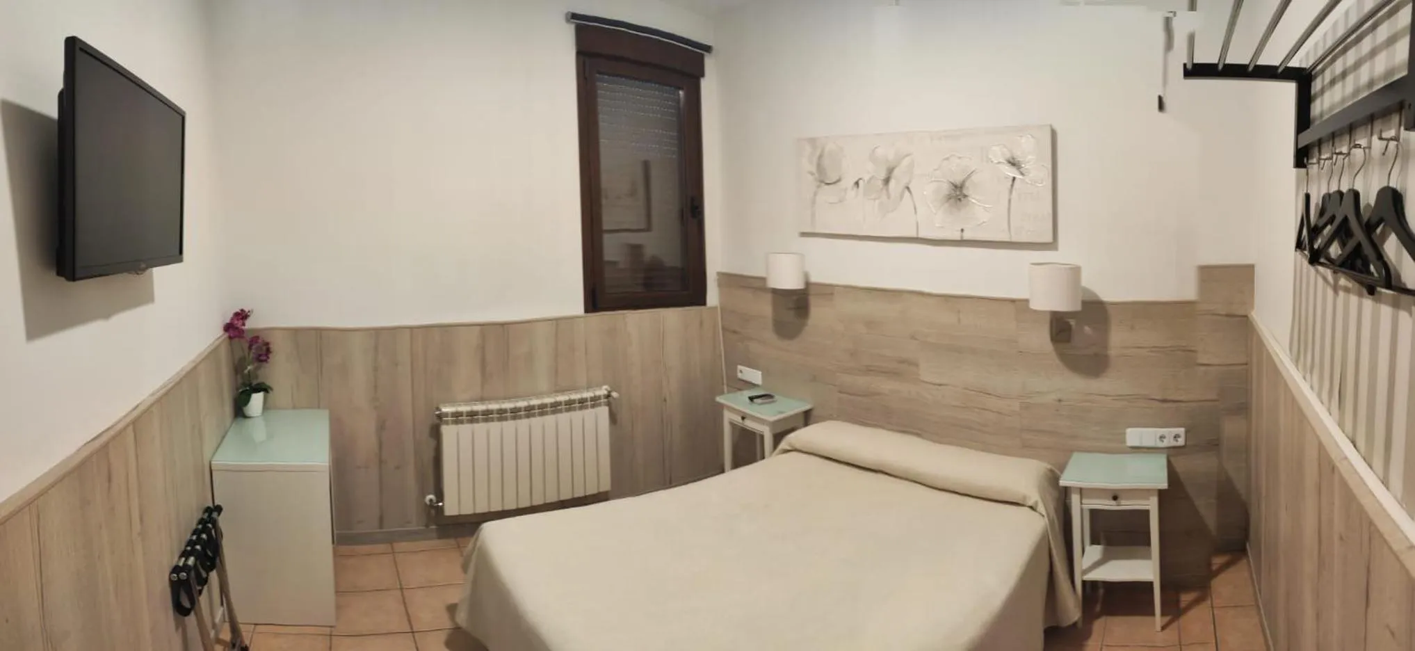 Bed in Hostal Maria Ronda