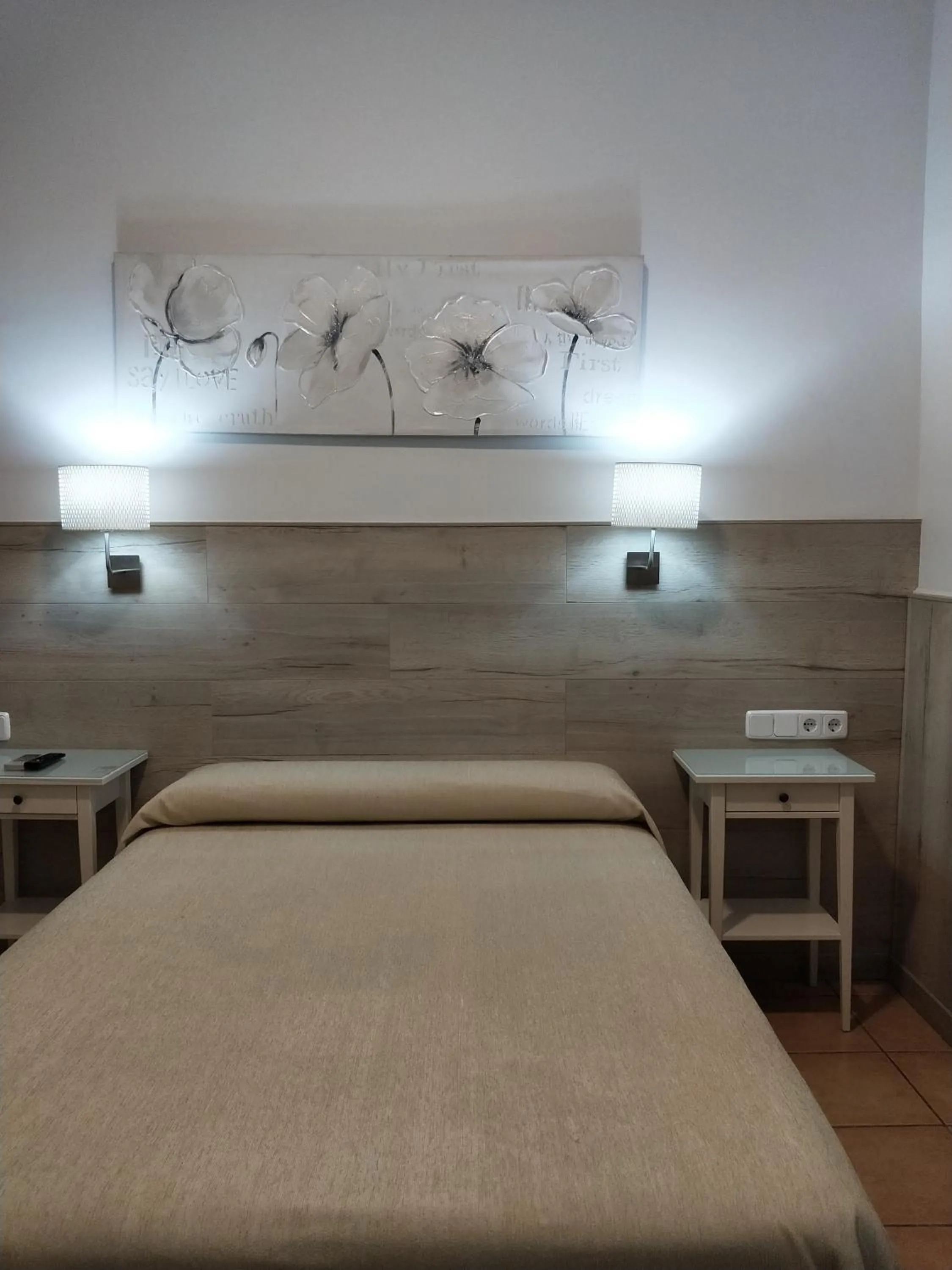 Bed in Hostal Maria Ronda