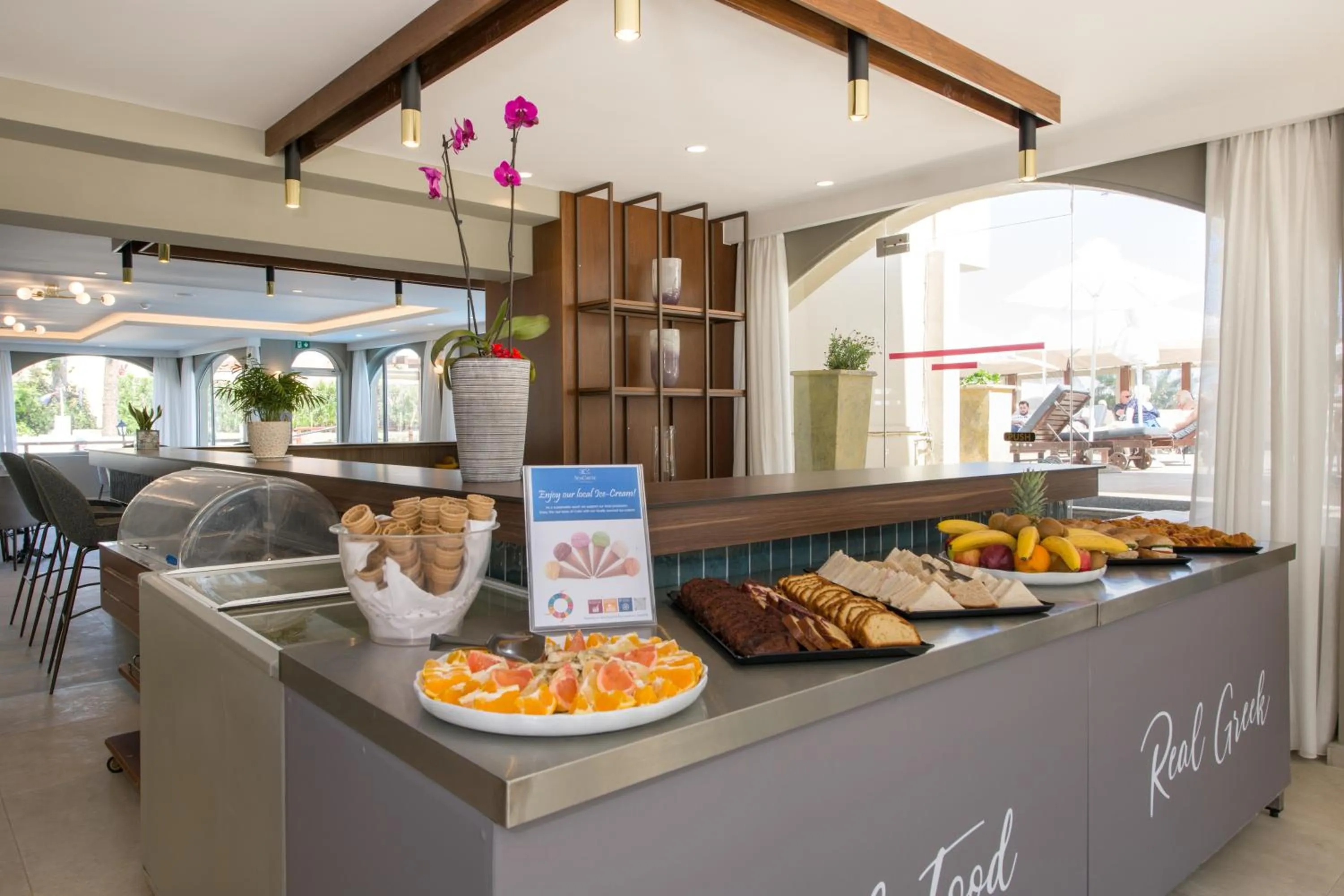 Food and drinks in Kalyves Beach Hotel