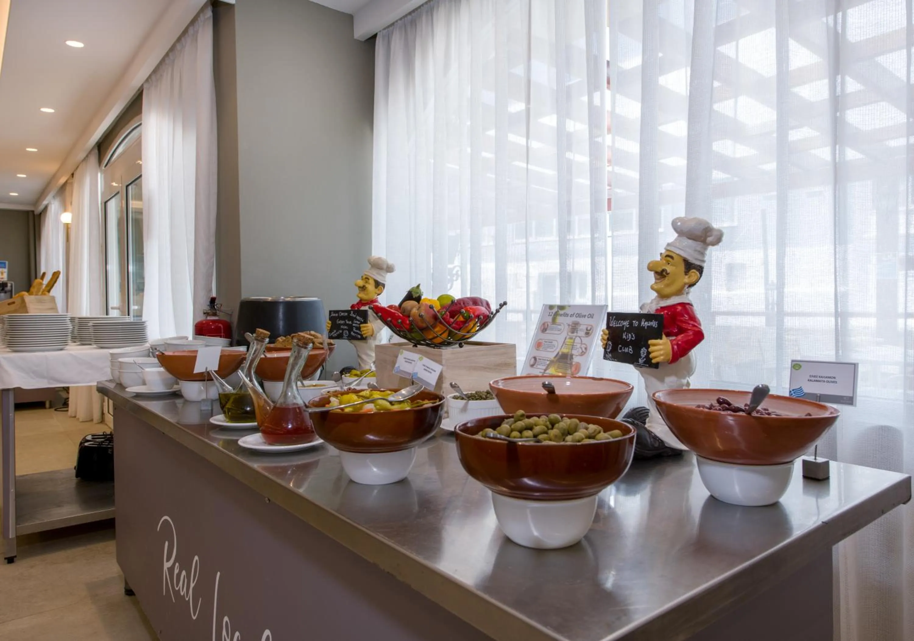 Food and drinks in Kalyves Beach Hotel