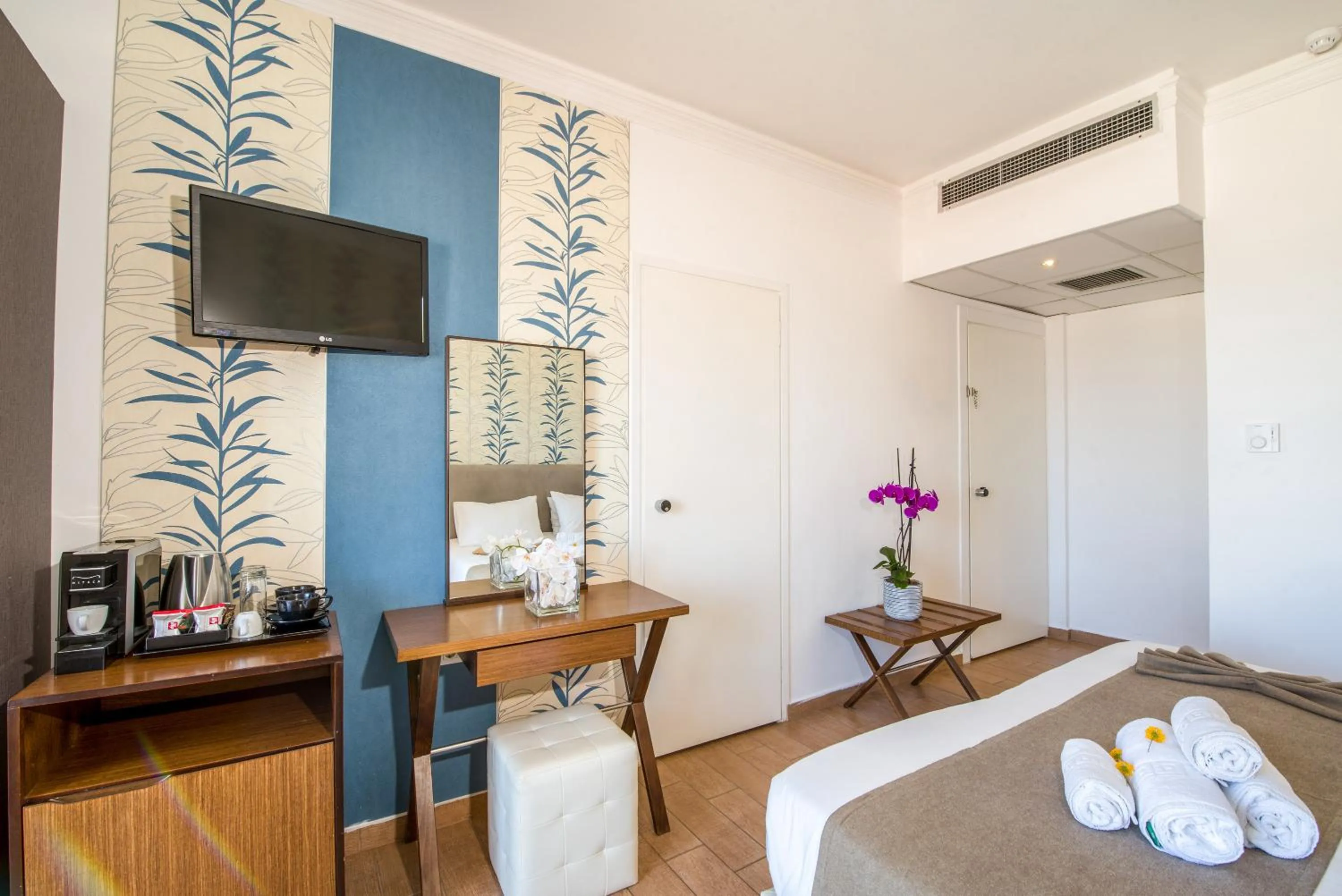 TV and multimedia, Bed in Kalyves Beach Hotel