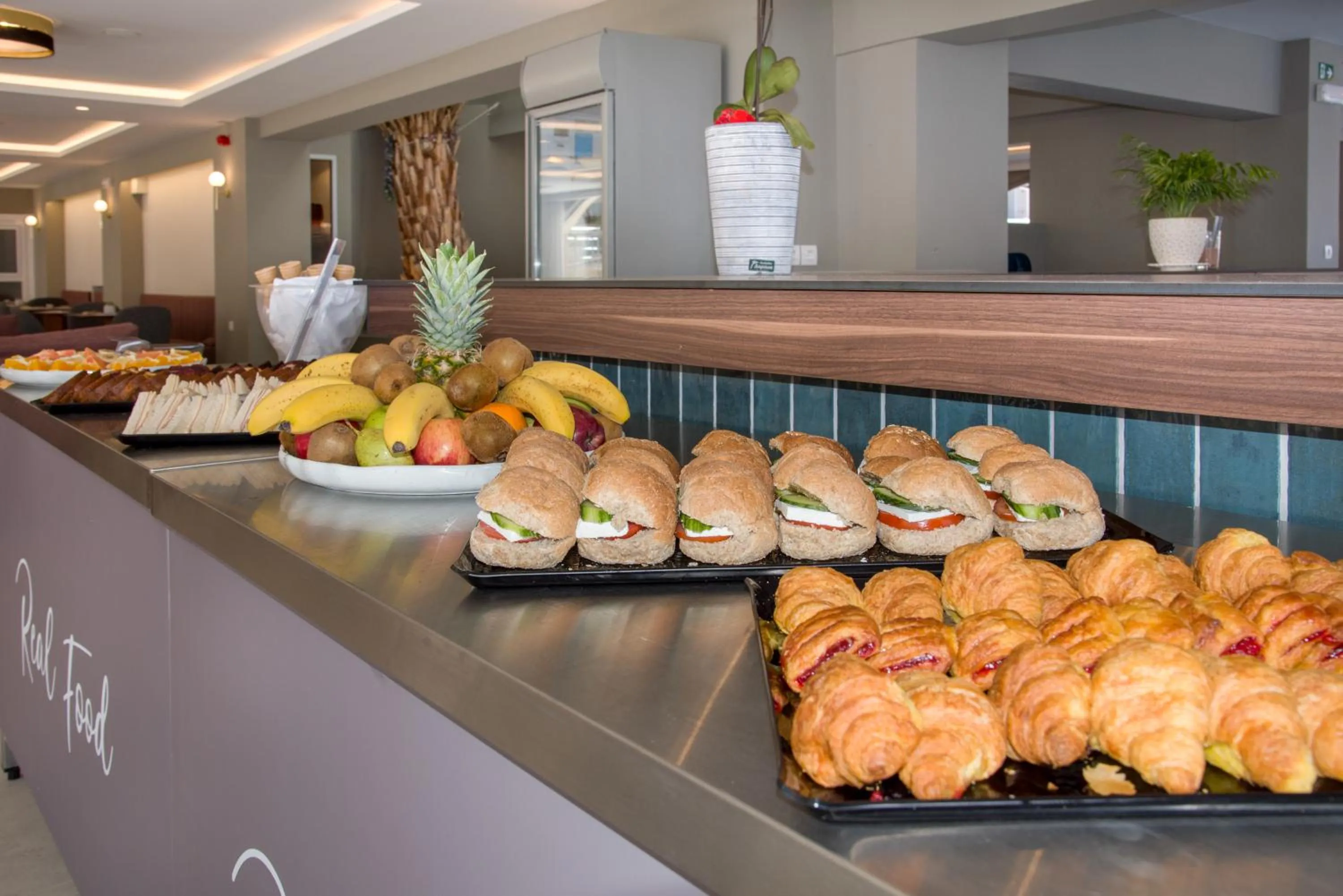 Food and drinks in Kalyves Beach Hotel