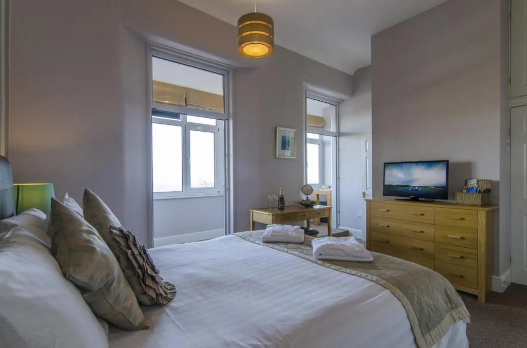 Bedroom, Bed in The Buccaneer Inn