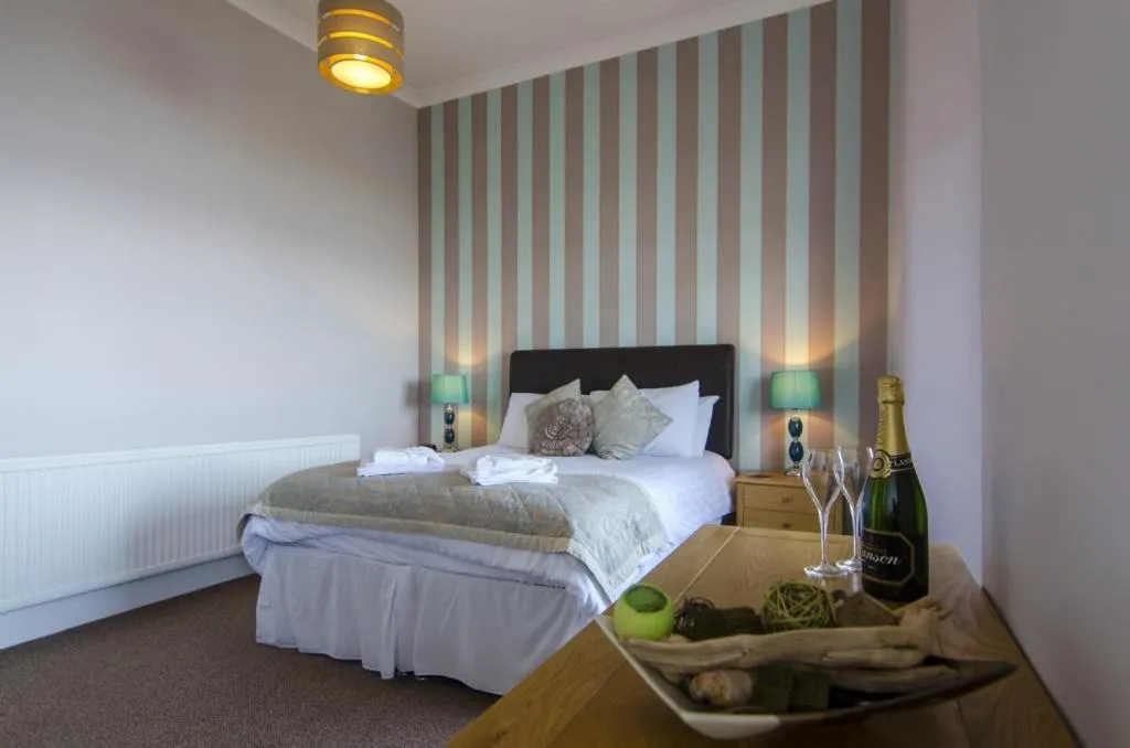 Bedroom, Bed in The Buccaneer Inn