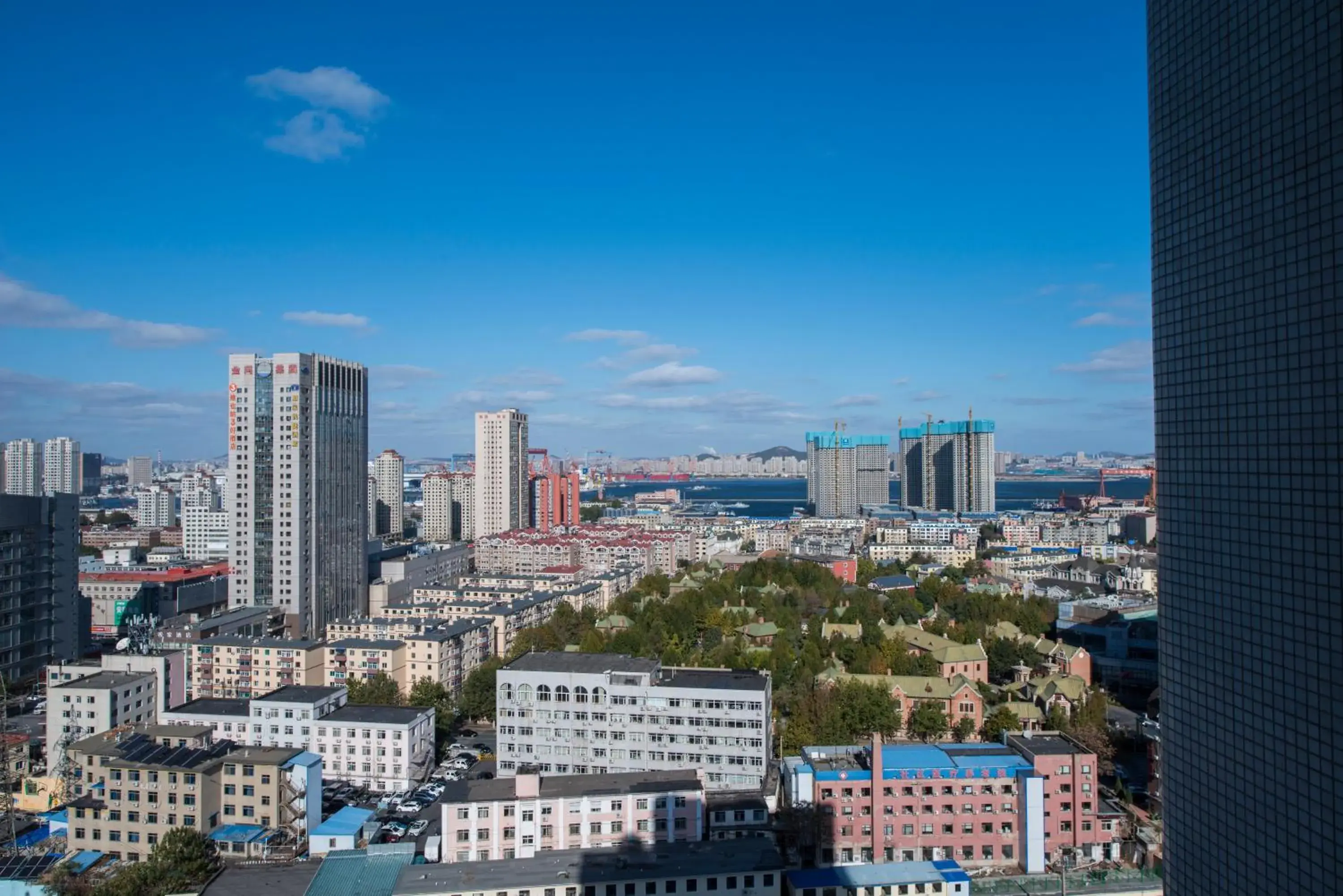 City view in Sun Moon Lake Hotel Dalian大连火车站店 City view in Sun Moon Lake Hotel Dalian大连火车站店