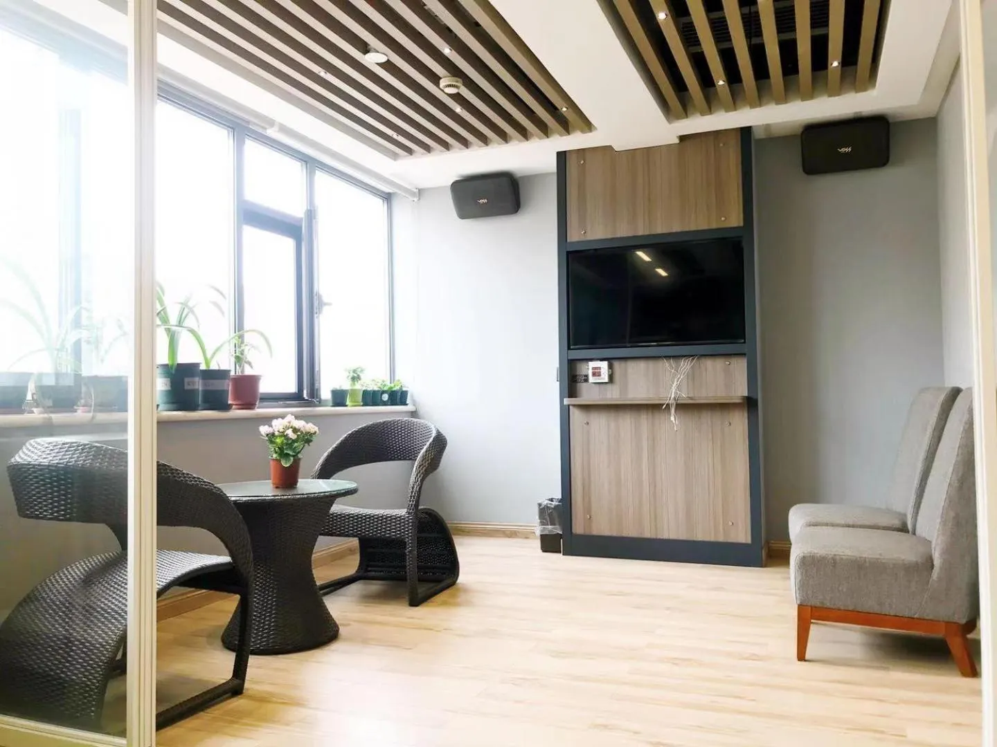 Business facilities in Sun Moon Lake Hotel Dalian大连火车站店