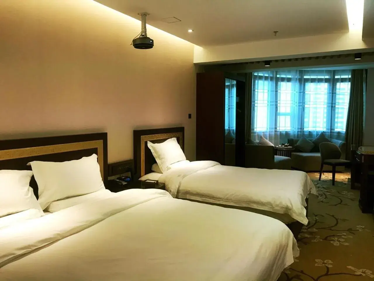 Photo of the whole room, Bed in Sun Moon Lake Hotel Dalian大连火车站店 Photo of the whole room, Bed in Sun Moon Lake Hotel Dalian大连火车站店
