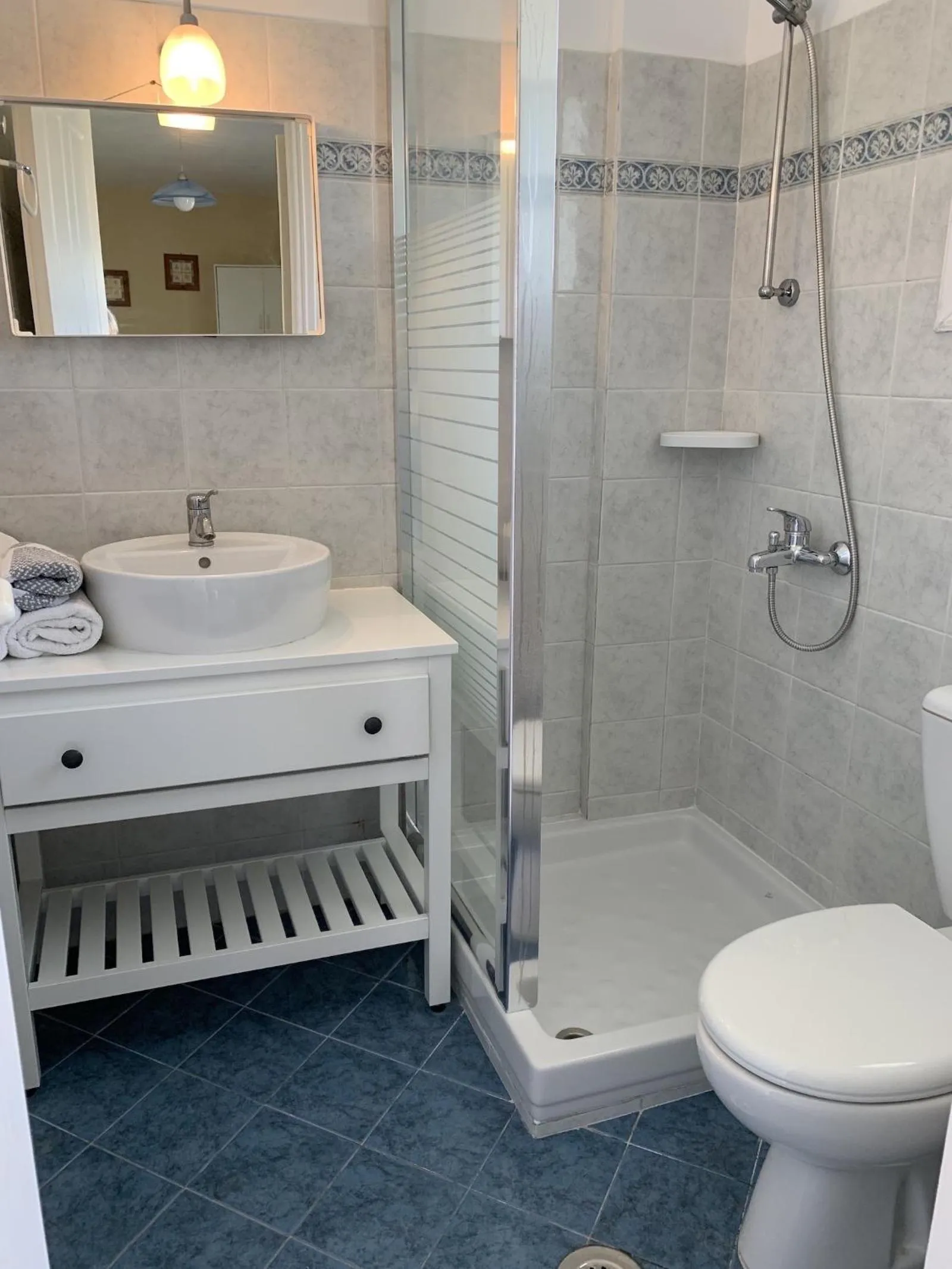 The Mayflower Studios & Apartments