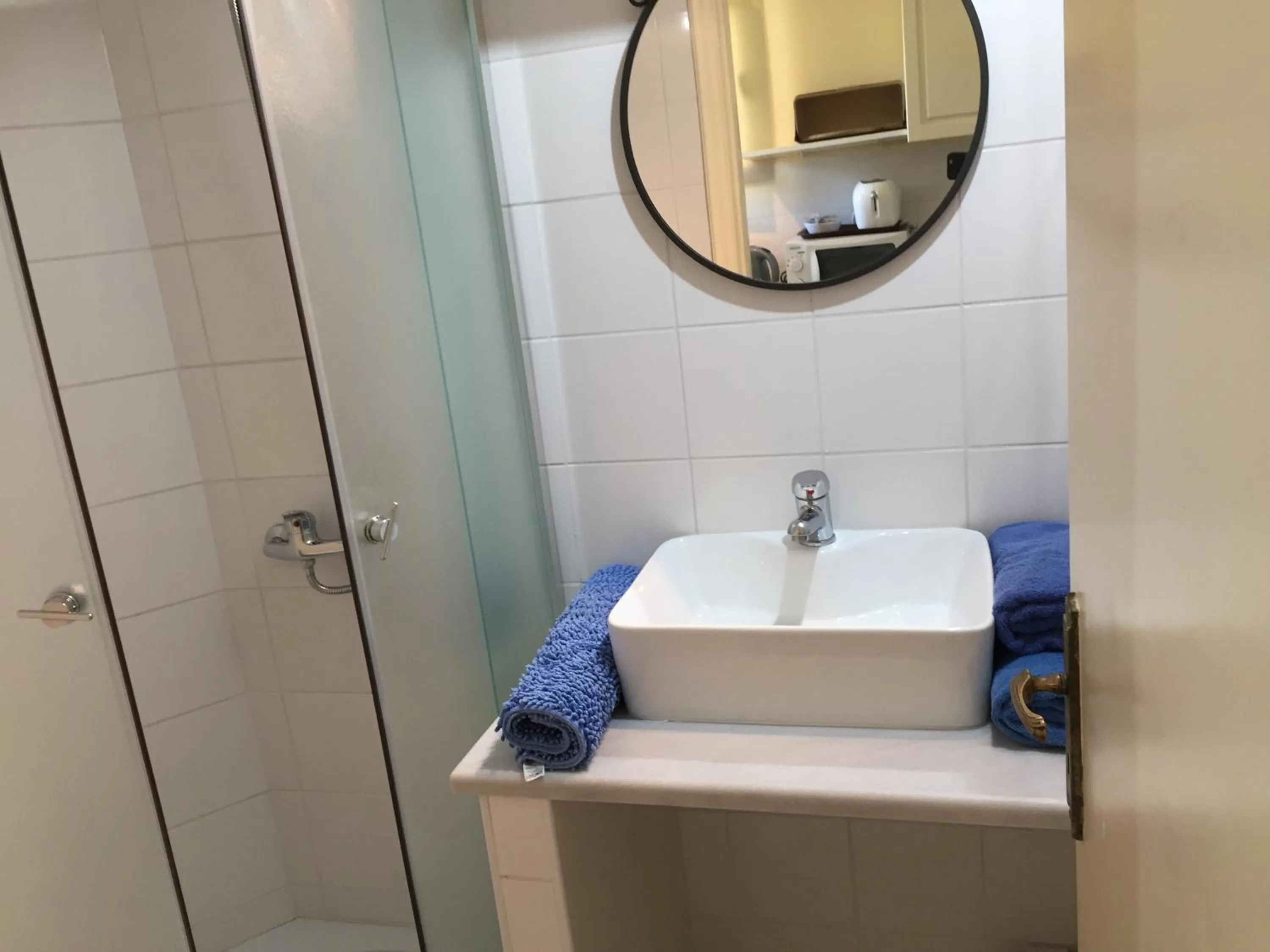 Bathroom in The Mayflower Studios & Apartments