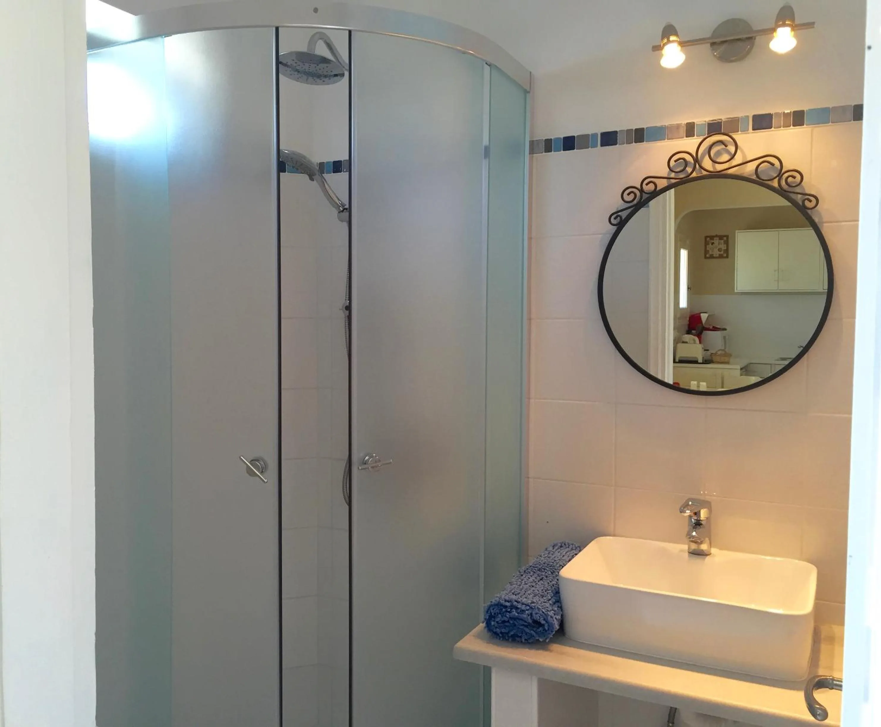 The Mayflower Studios & Apartments