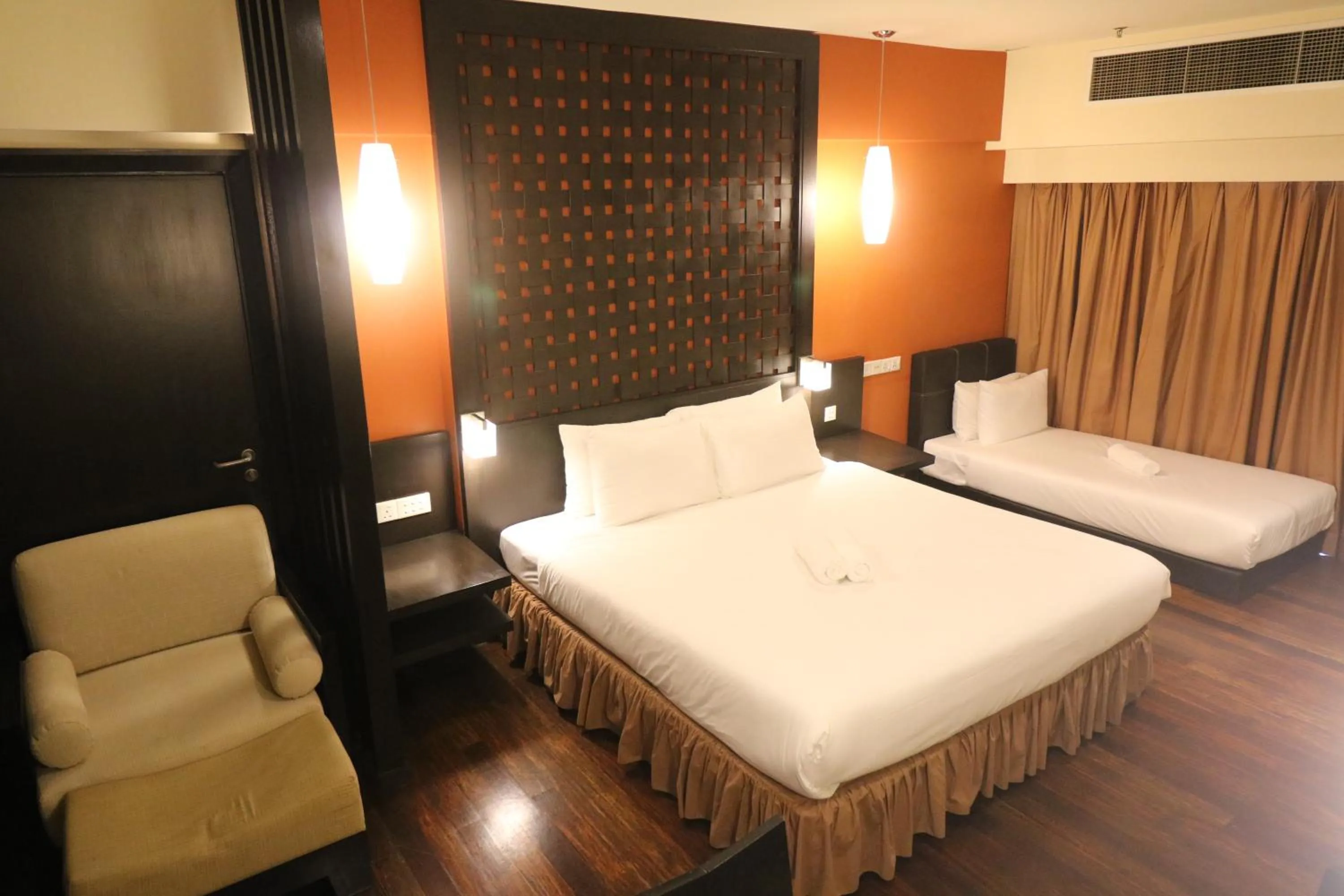 Seating area, Bed in Millennium Suite At Pyramid Tower