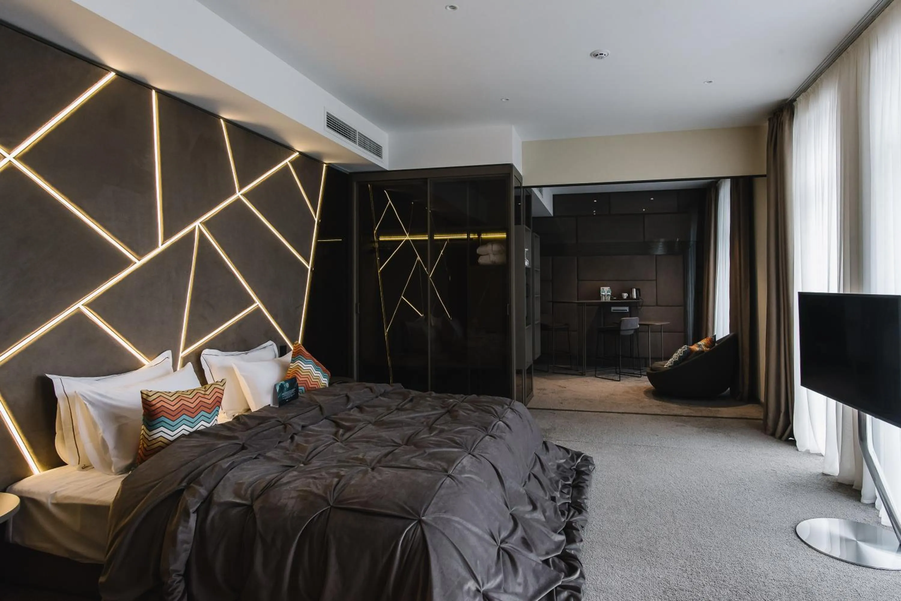 Bed in Noble Boutique Hotel