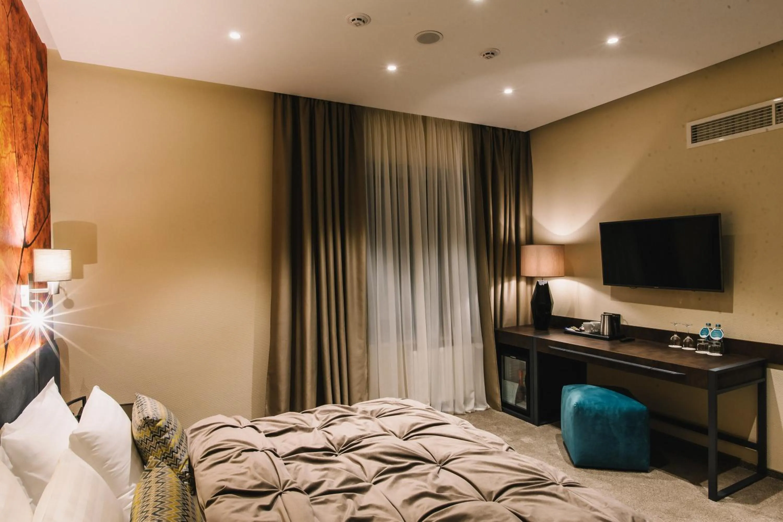 Photo of the whole room, Bed in Noble Boutique Hotel