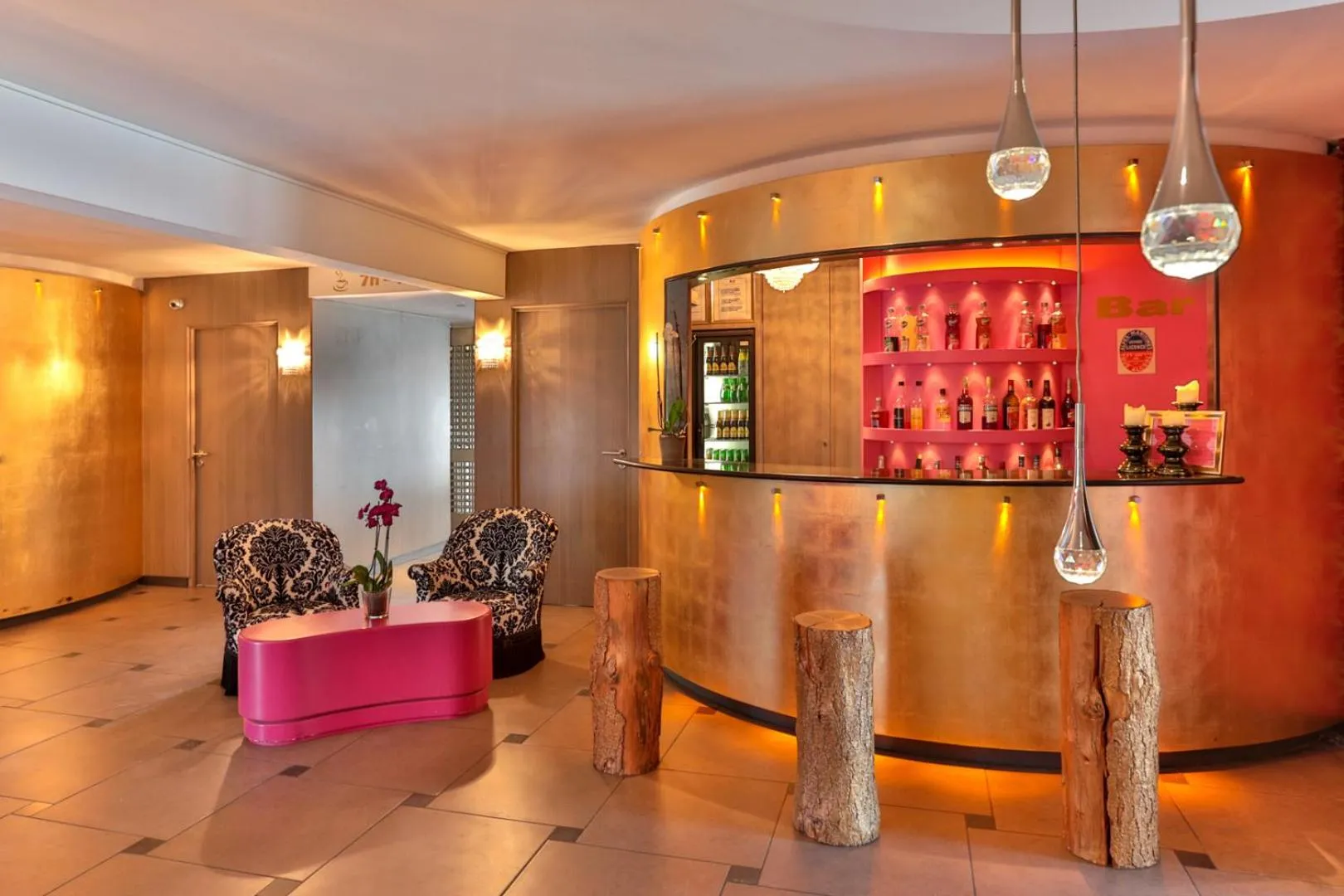 Lounge or bar in Servotel Castagniers