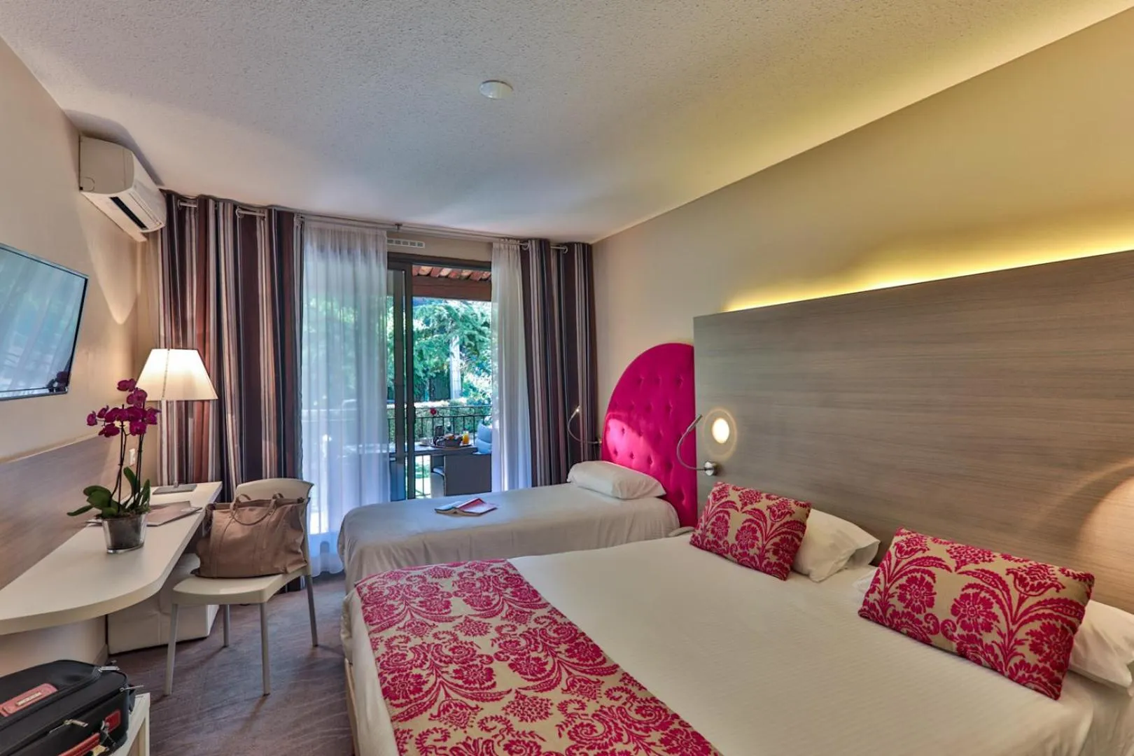 Bedroom, Bed in Servotel Castagniers