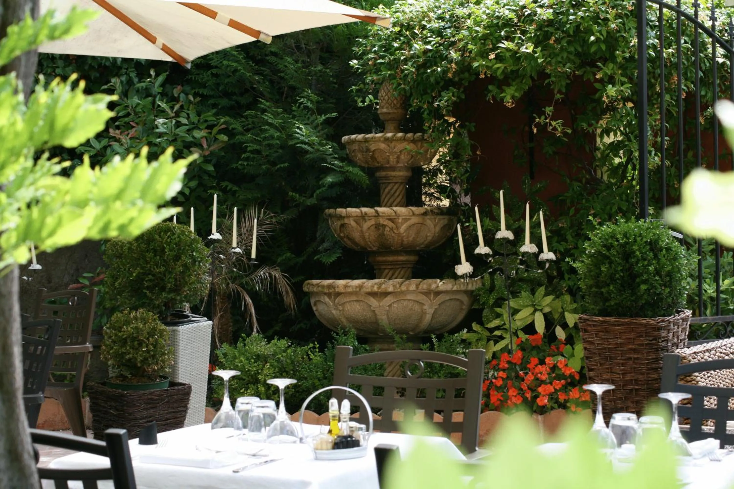 Restaurant/places to eat in Servotel Castagniers