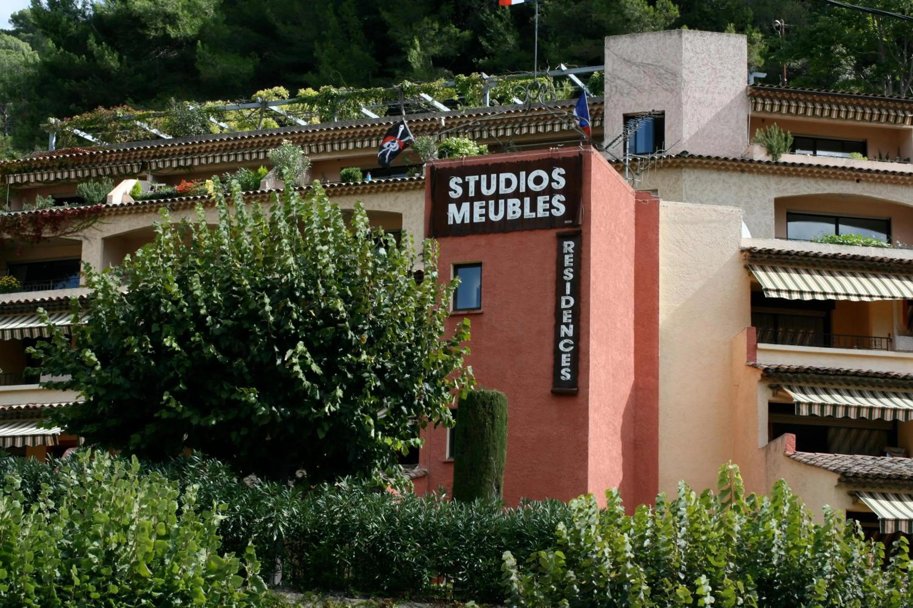 Property building in Servotel Castagniers