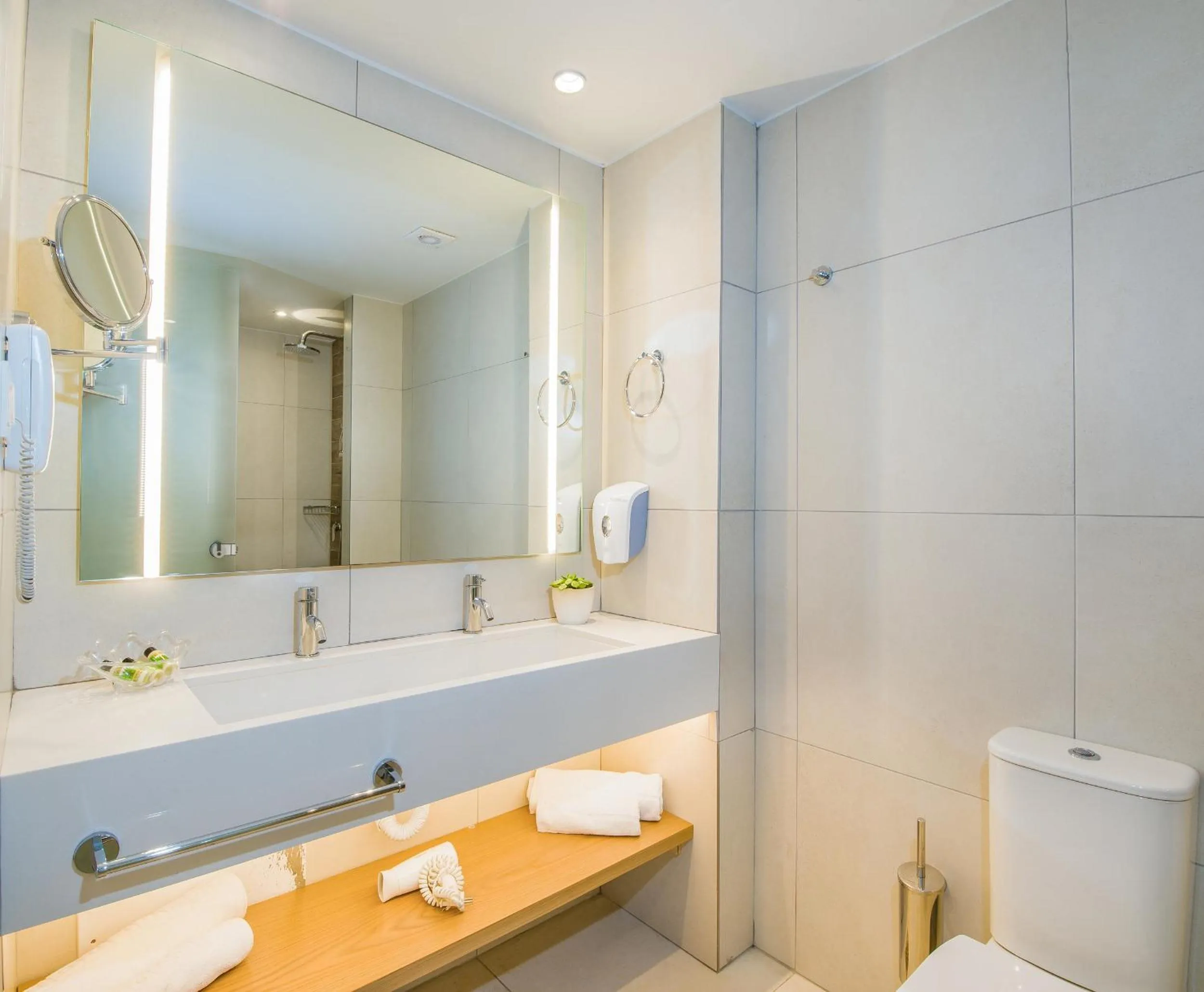 Toilet in Kiani Beach Resort Family All Inclusive