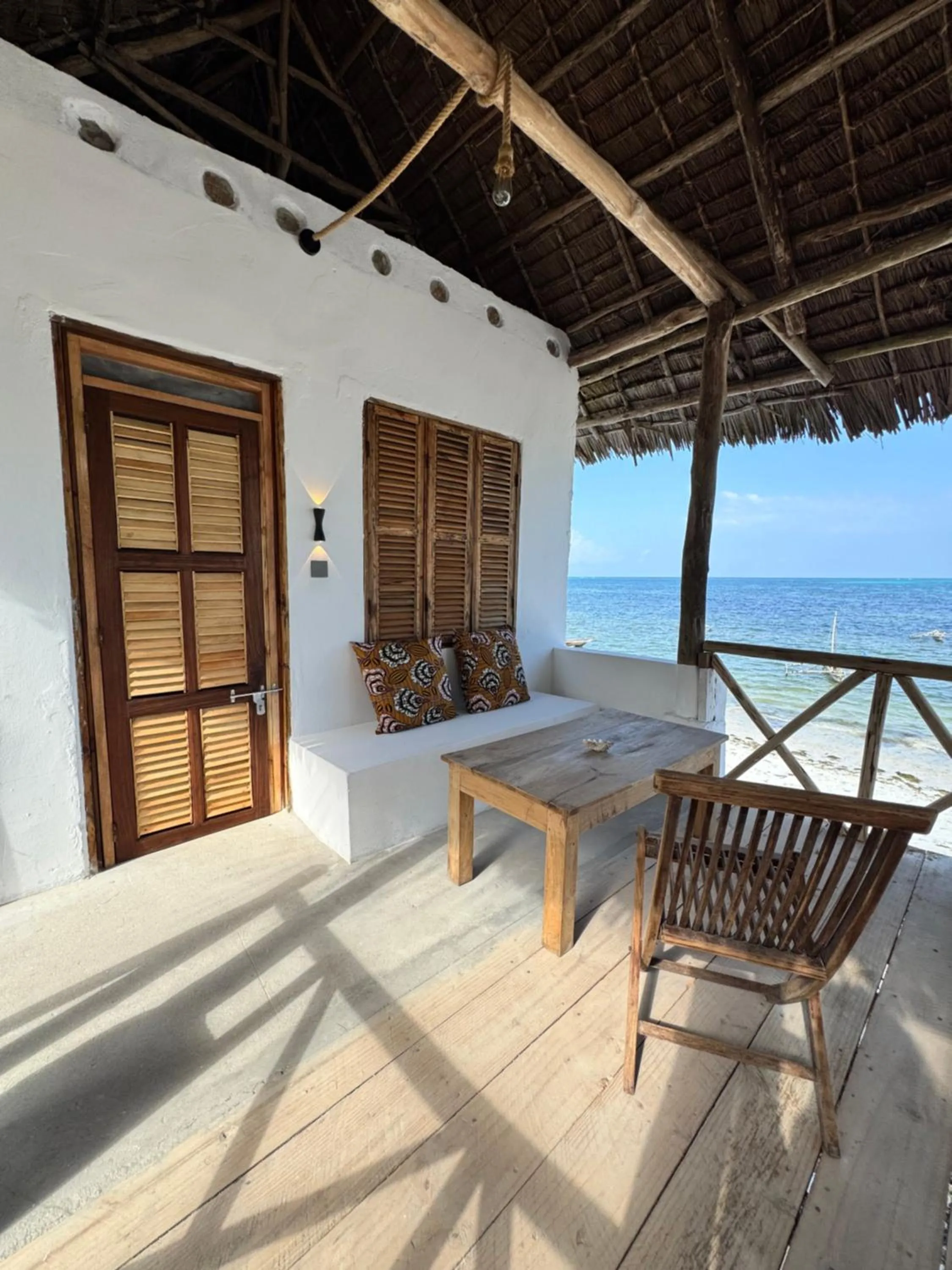 Day in Mango Beach House