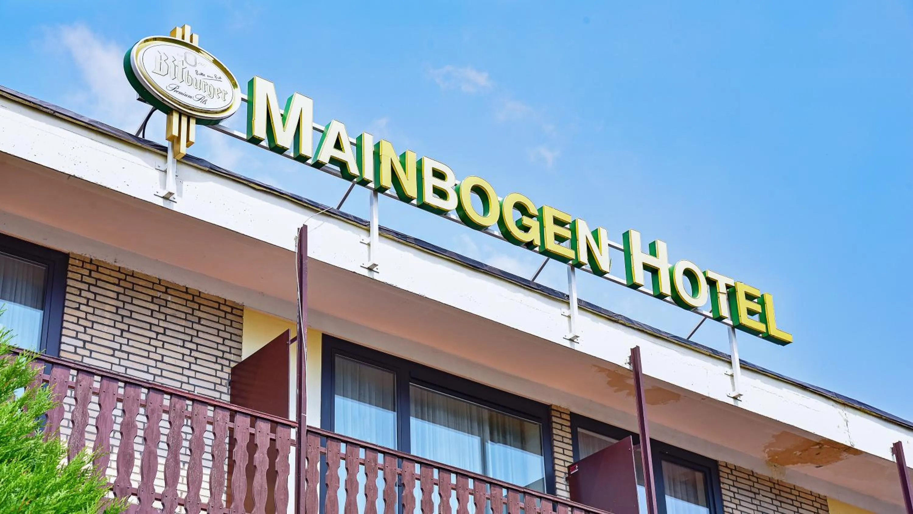 Property building in Hotel Mainbogen