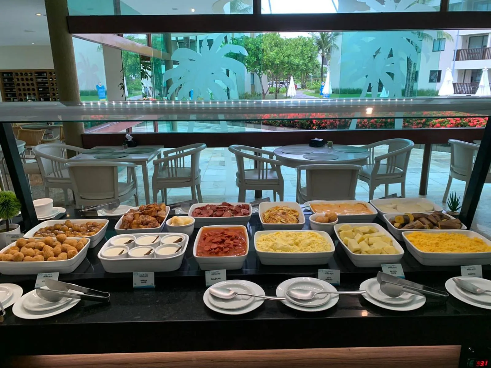 Restaurant/places to eat in Marulhos Resort by Smart Stays