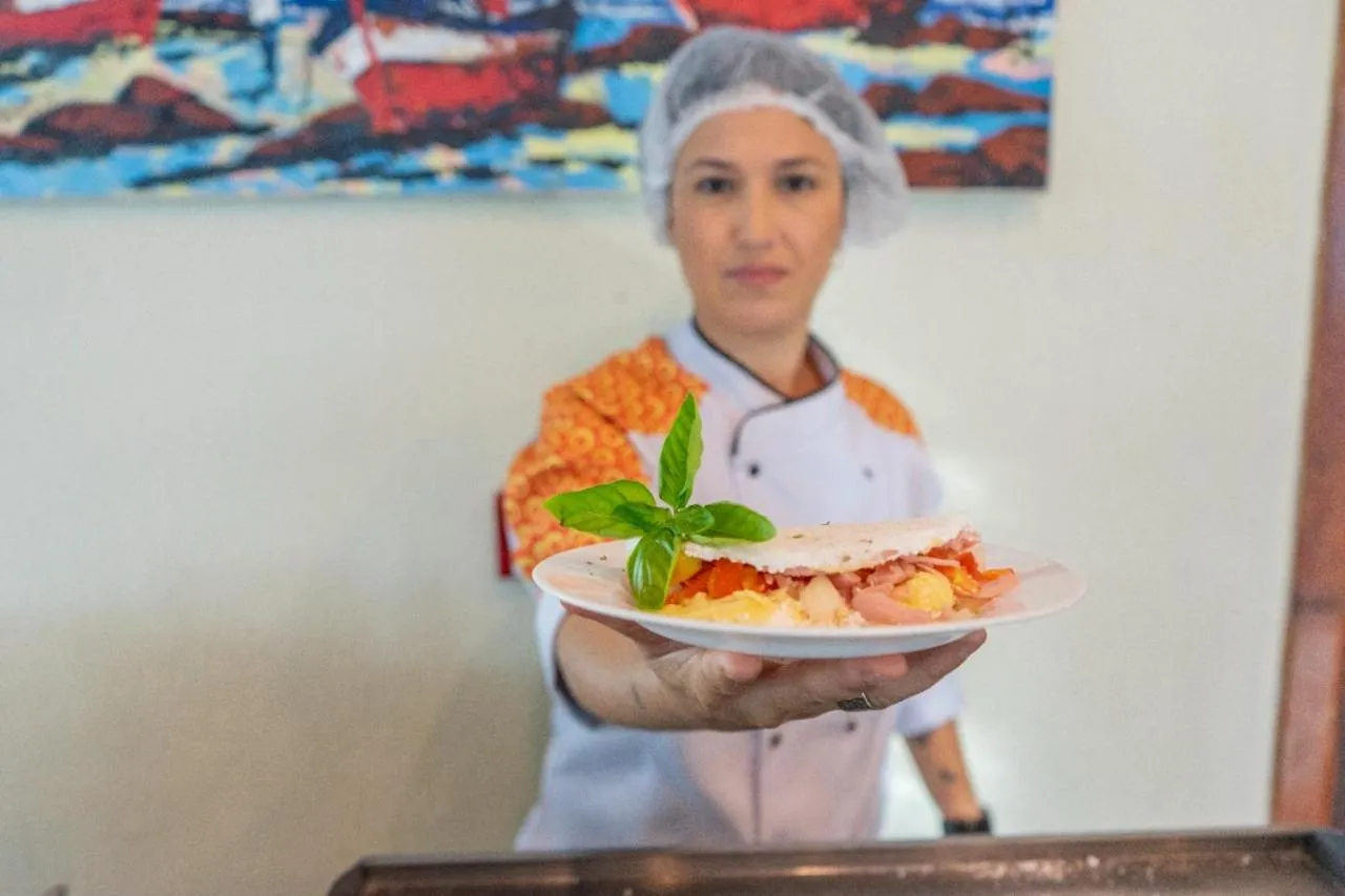 Restaurant/places to eat in Marulhos Resort by Smart Stays