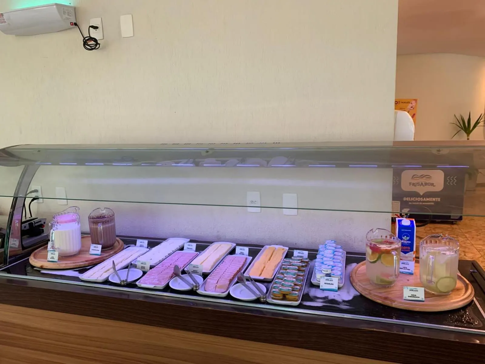 Restaurant/places to eat in Marulhos Resort by Smart Stays