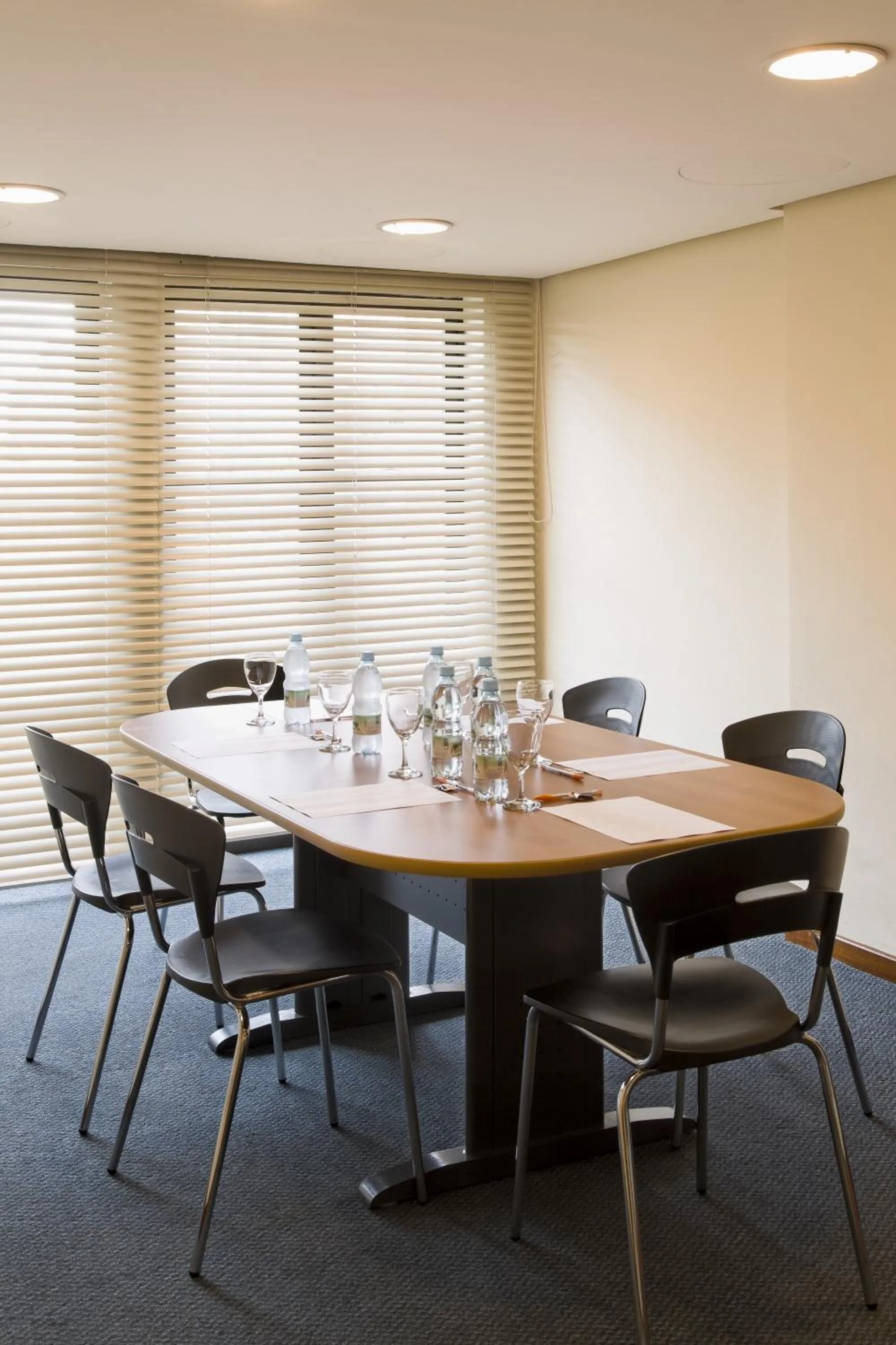 Meeting/conference room in Piazza Navona Porto Alegre by Intercity