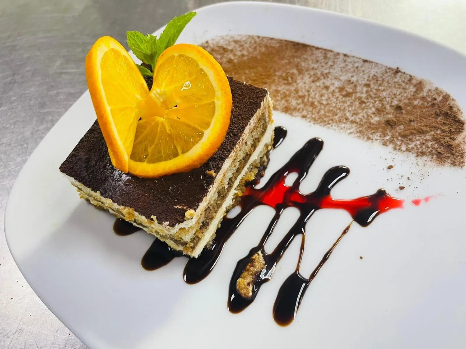 Food and drinks in Hamdan Plaza Hotel Salalah, an HTG Hotel