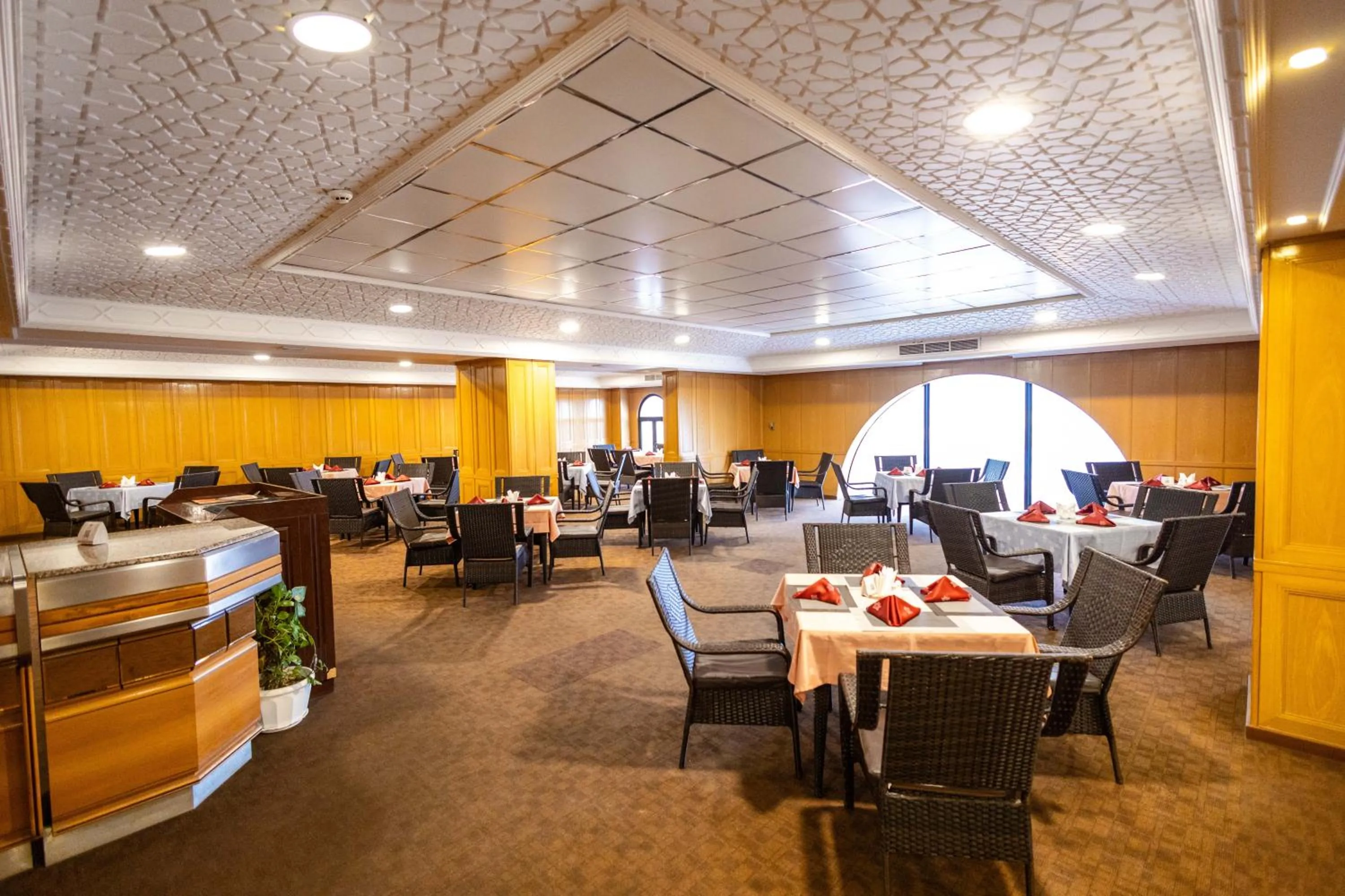 Restaurant/places to eat in Hamdan Plaza Hotel Salalah, an HTG Hotel