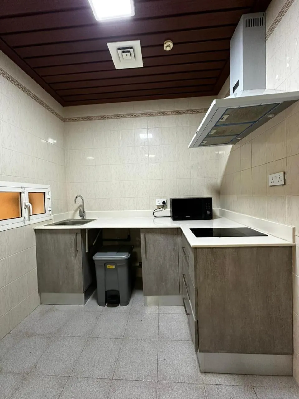 Kitchen or kitchenette in Hamdan Plaza Hotel Salalah, an HTG Hotel