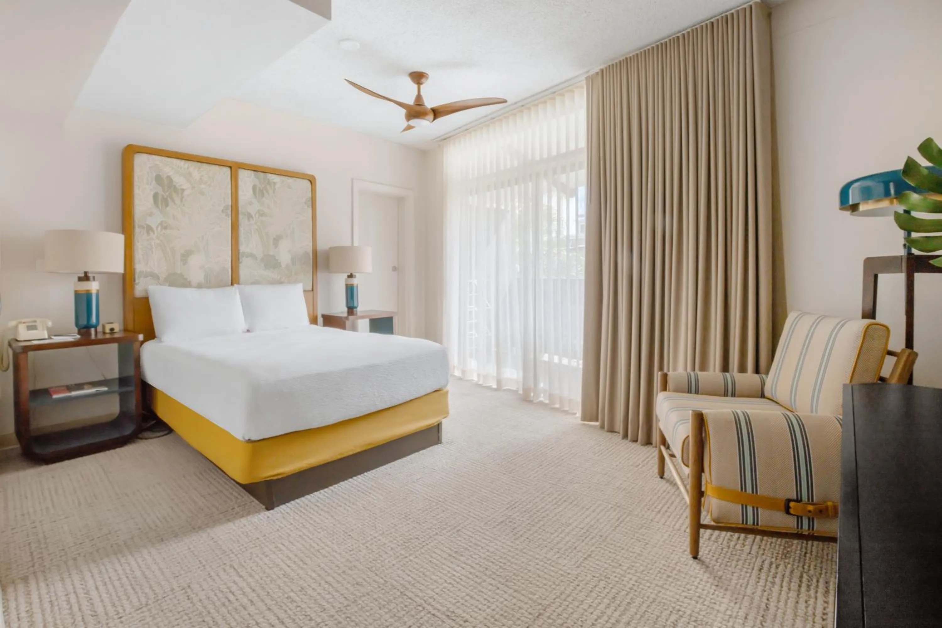 Bedroom, Bed in White Sands Hotel