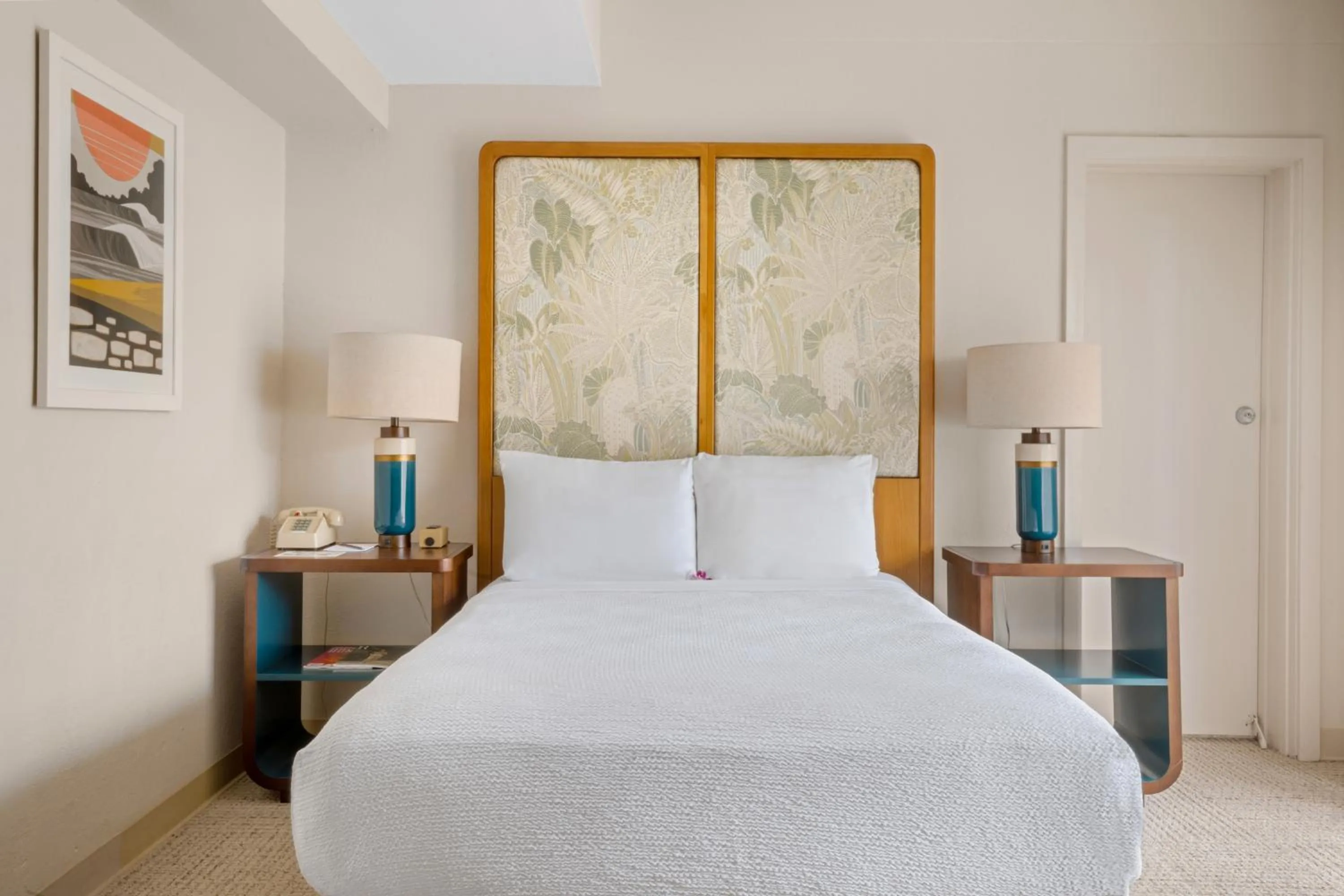 Living room, Bed in White Sands Hotel