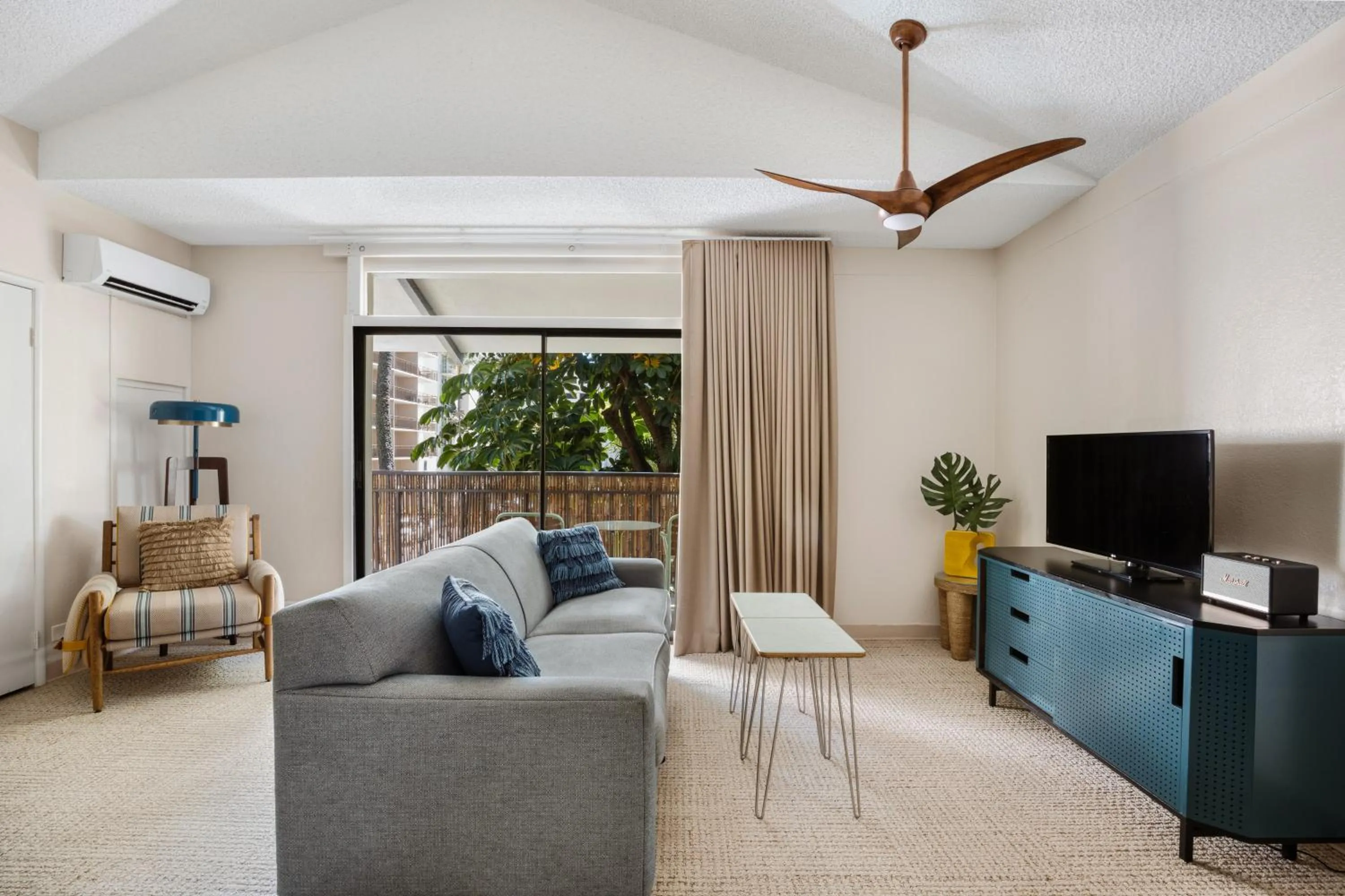 Living room in White Sands Hotel