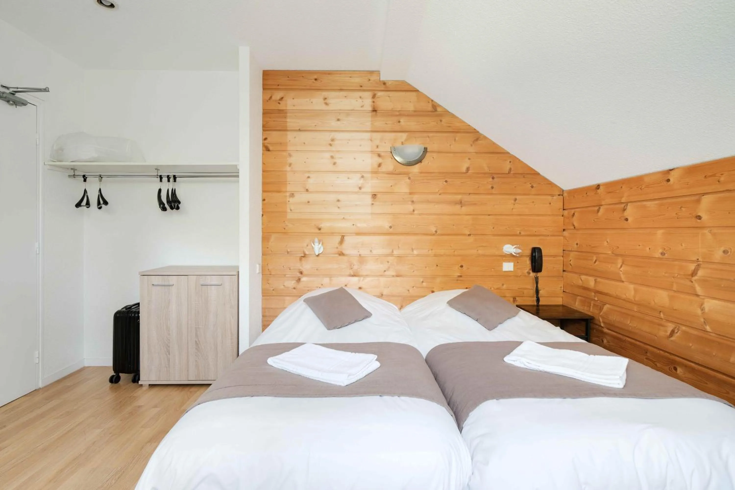 Photo of the whole room, Bed in Hôtel Acacia Nancy sud Lunéville