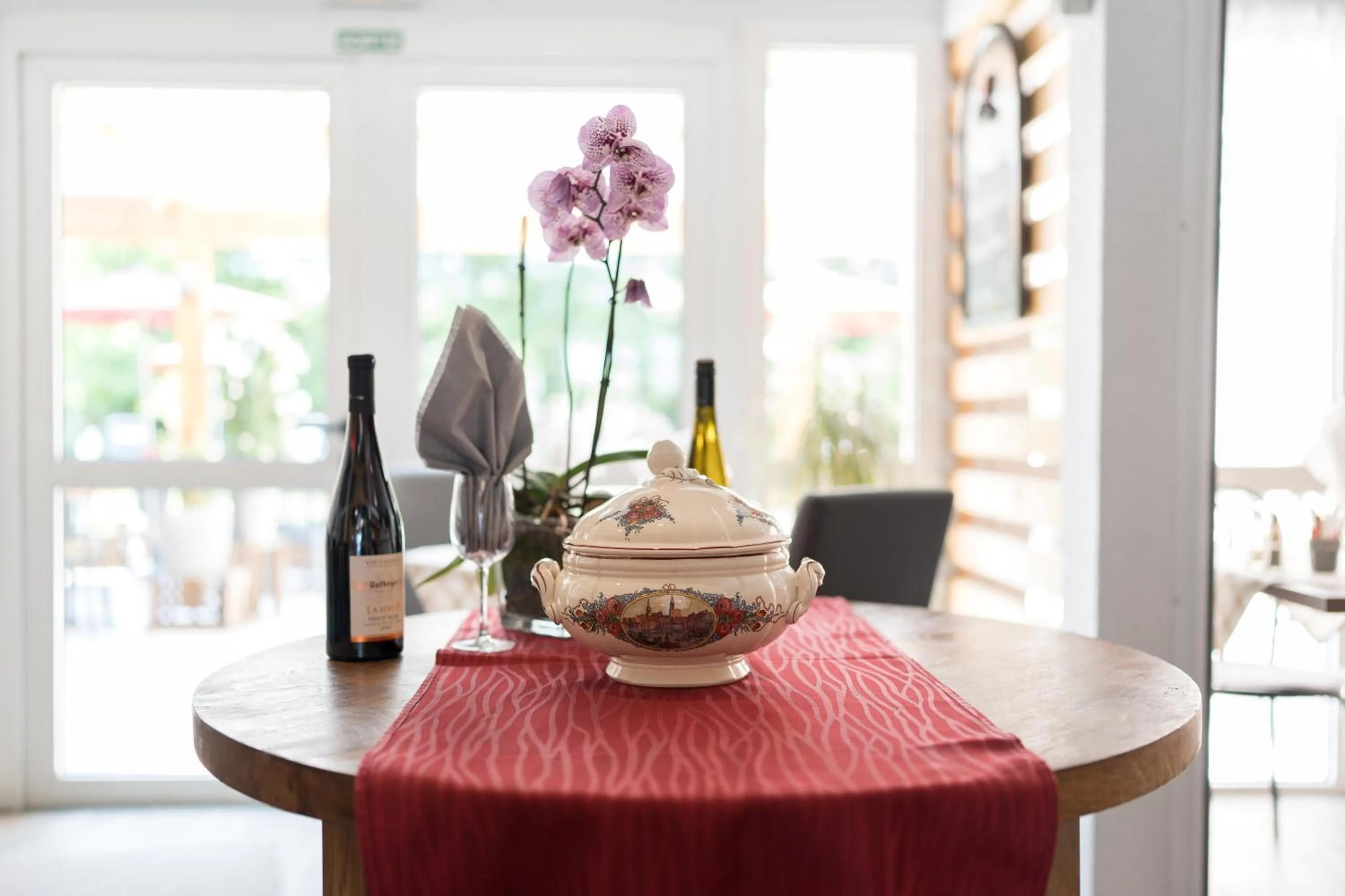 Restaurant/places to eat in Hôtel Acacia Nancy sud Lunéville