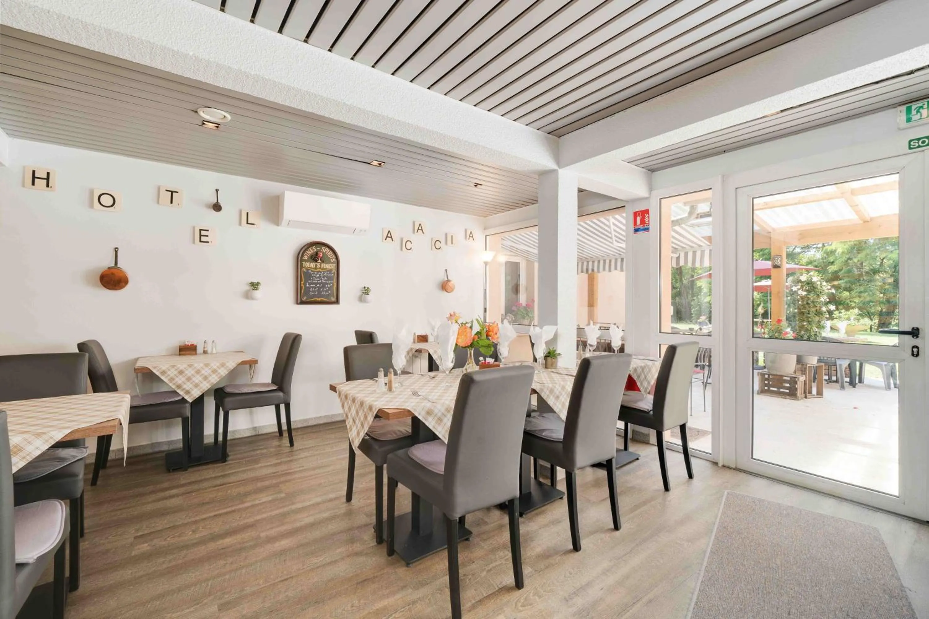 Restaurant/places to eat in Hôtel Acacia Nancy sud Lunéville