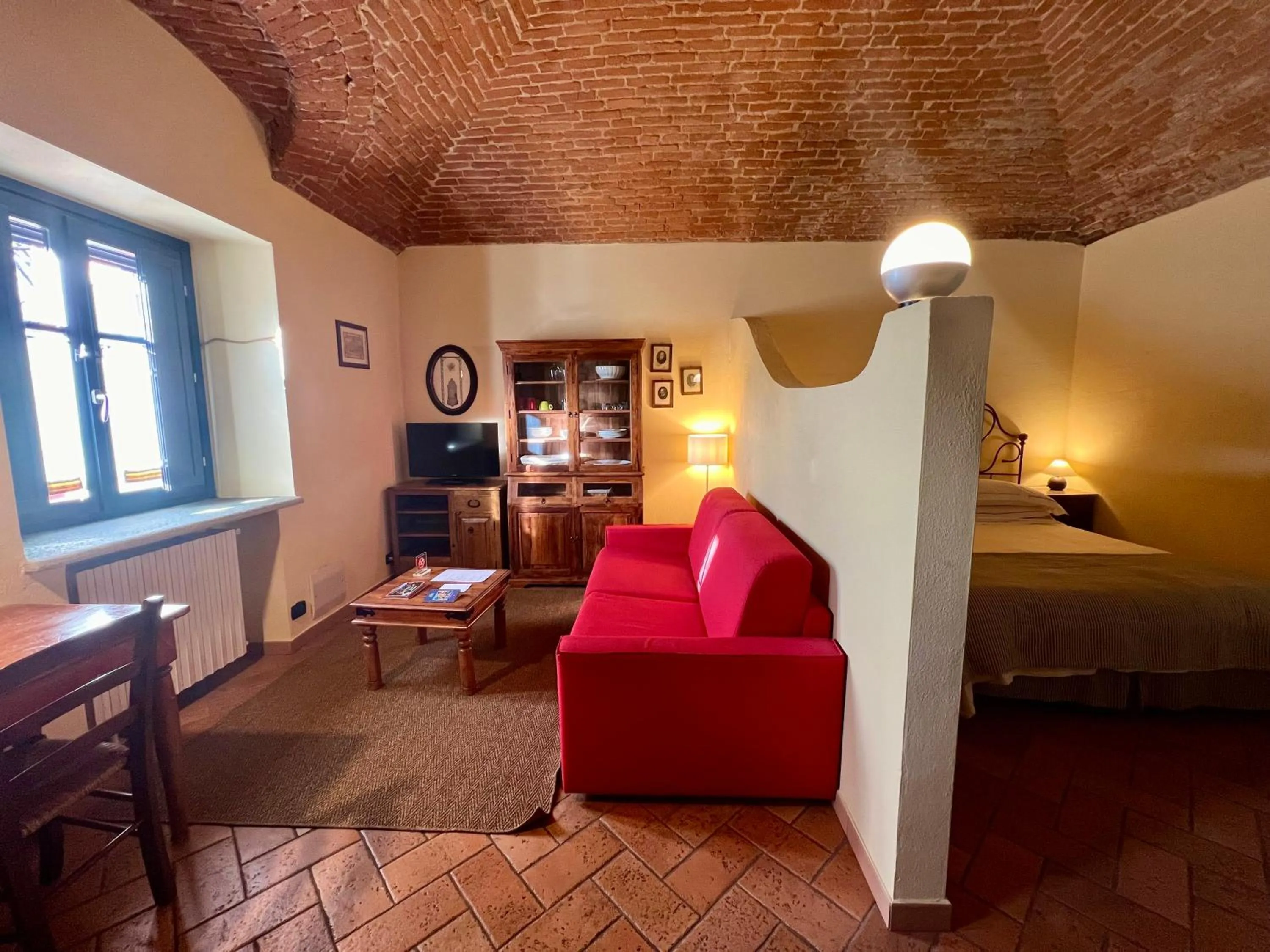 Living room, Bed in Le Serre Suites & Apartments