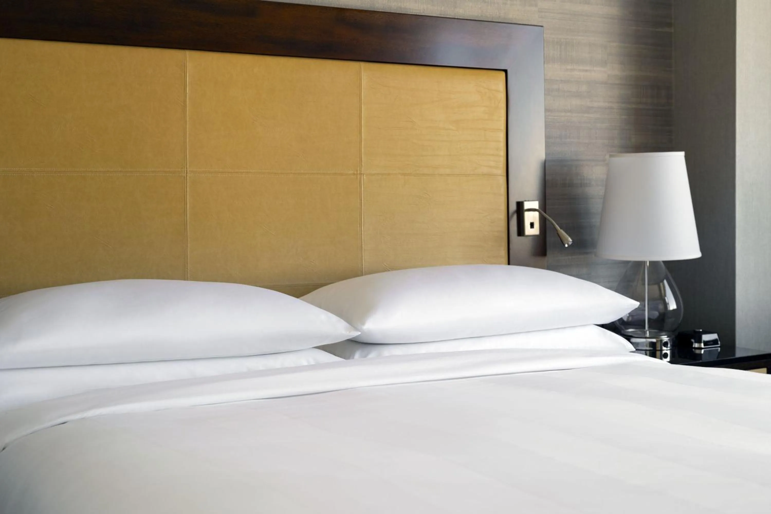 Photo of the whole room, Bed in San Francisco Marriott Union Square