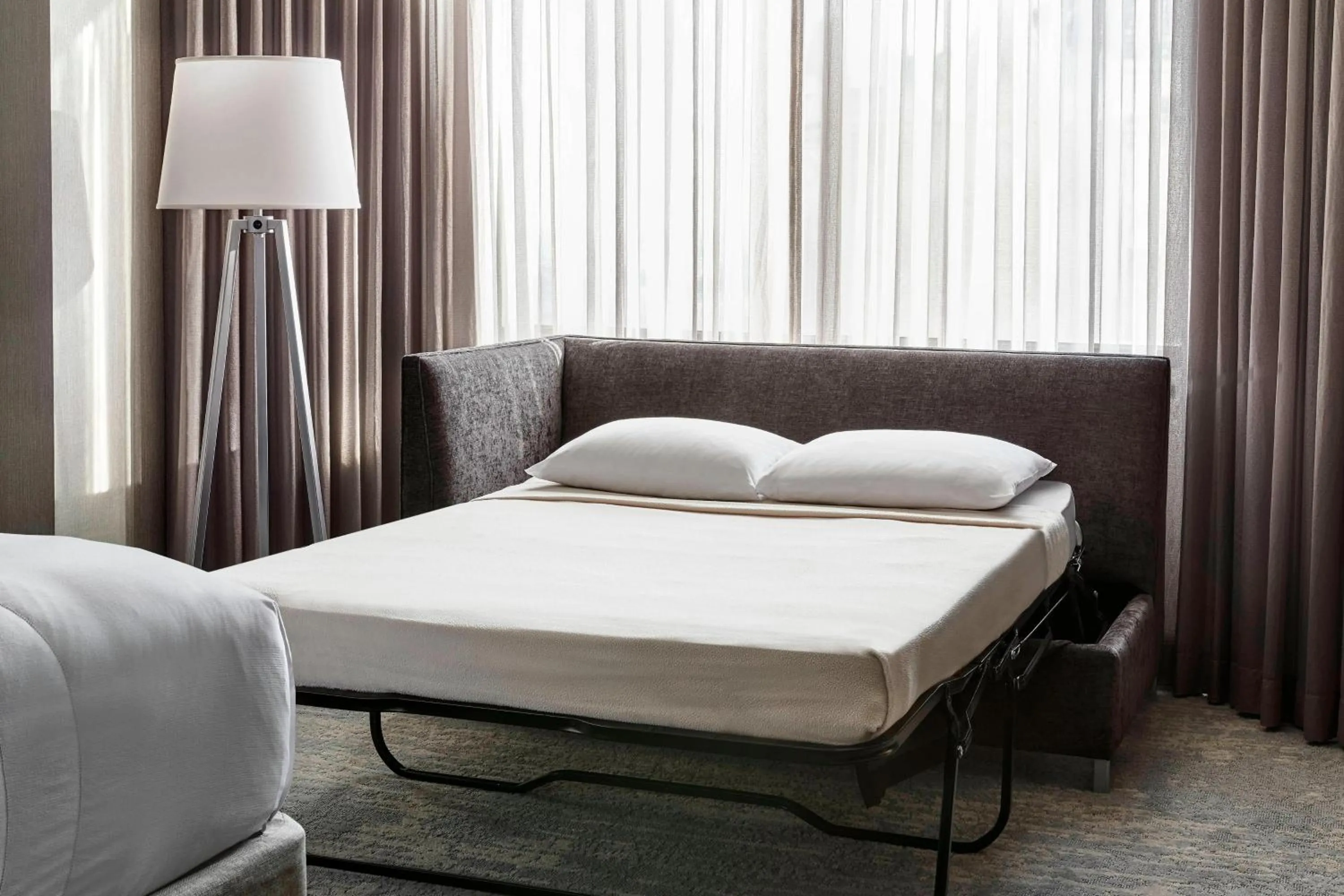 Photo of the whole room, Bed in San Francisco Marriott Union Square