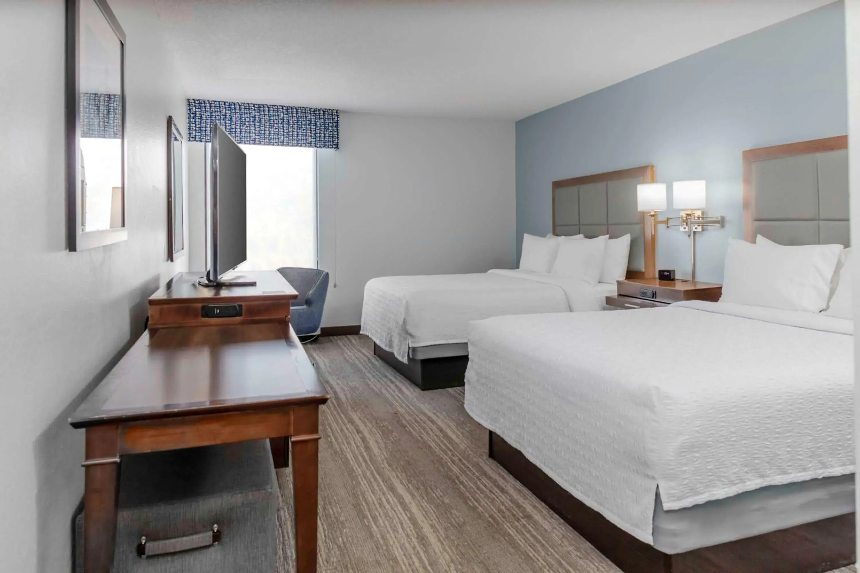 Bed in Hampton Inn Sarasota I-75 Bee Ridge Bed in Hampton Inn Sarasota I-75 Bee Ridge