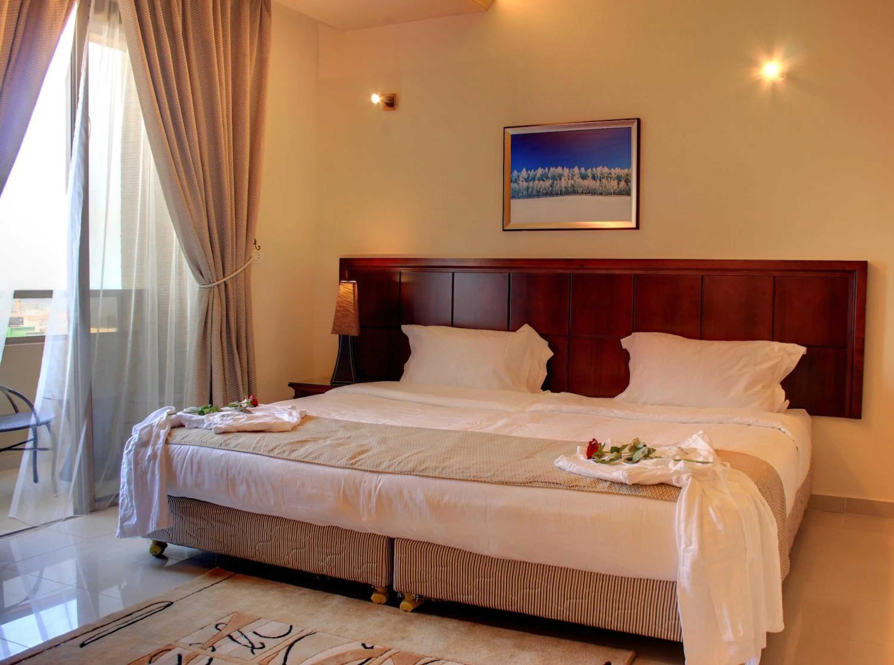 Bed in Midtown Hotel & Suites