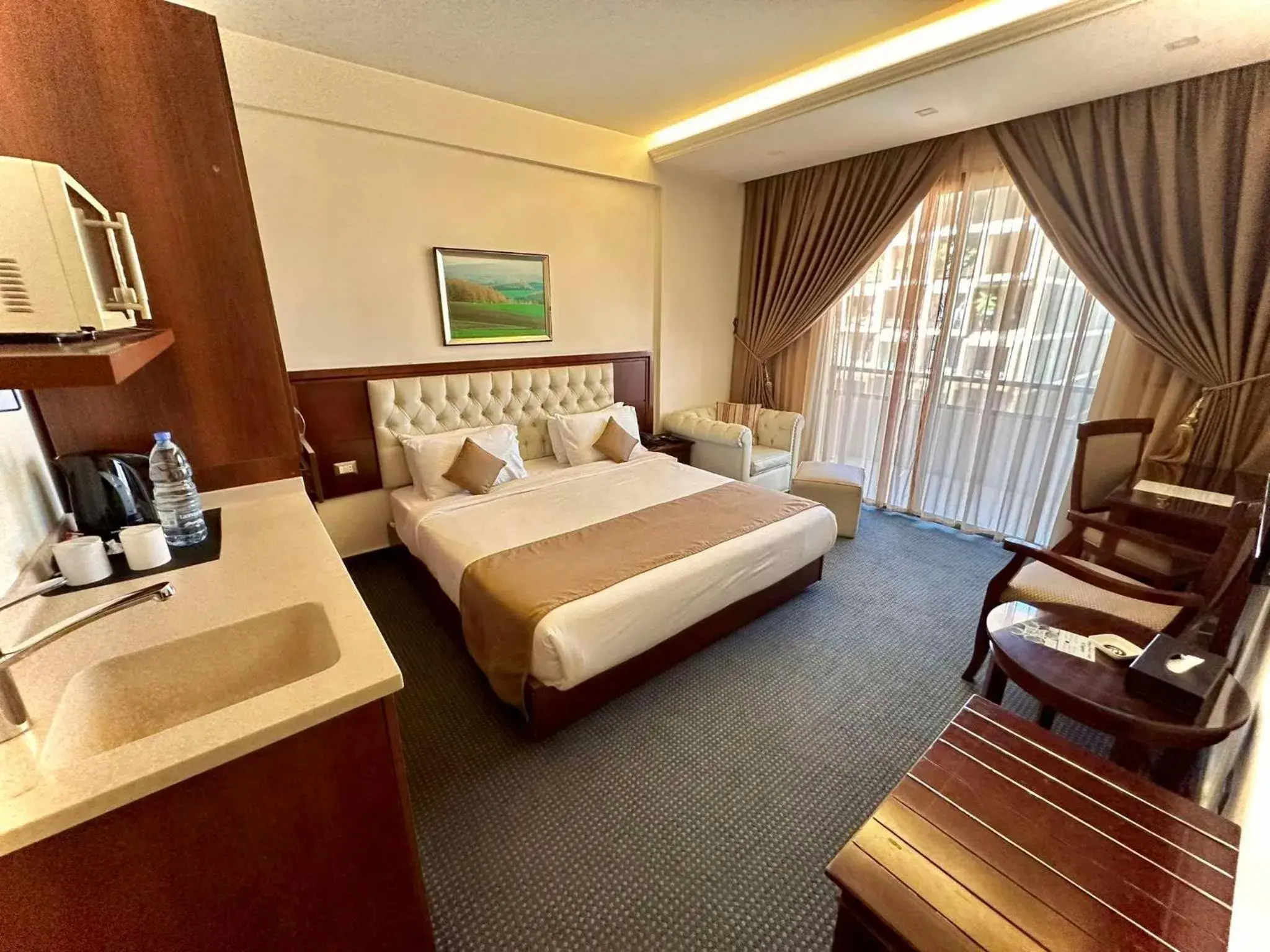 Bed in Midtown Hotel & Suites Bed in Midtown Hotel & Suites