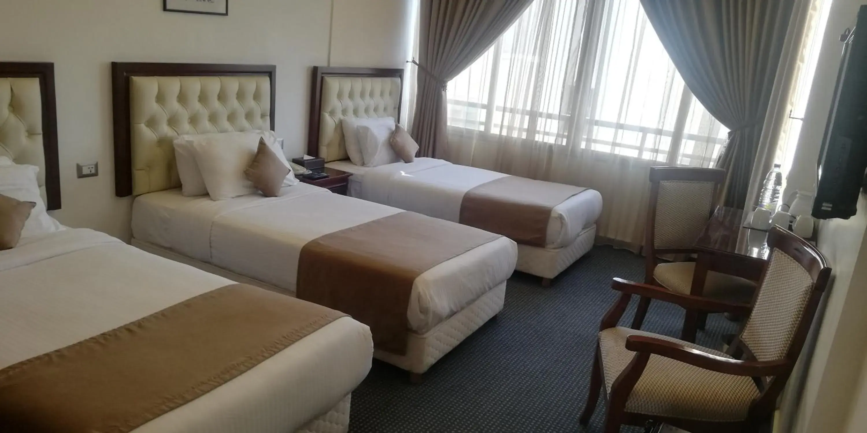 Bed in Midtown Hotel & Suites Bed in Midtown Hotel & Suites