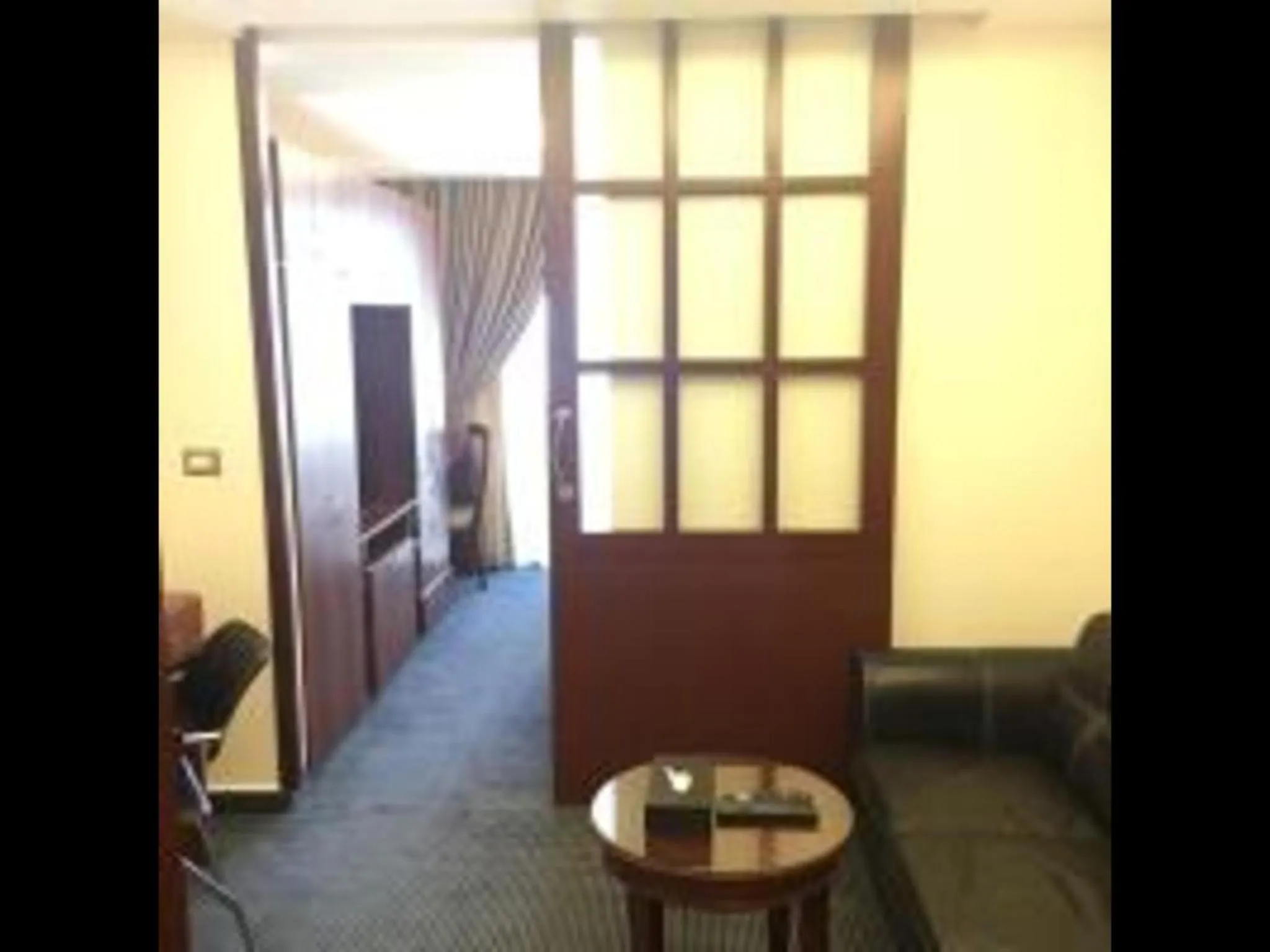 Living room, Bed in Midtown Hotel & Suites