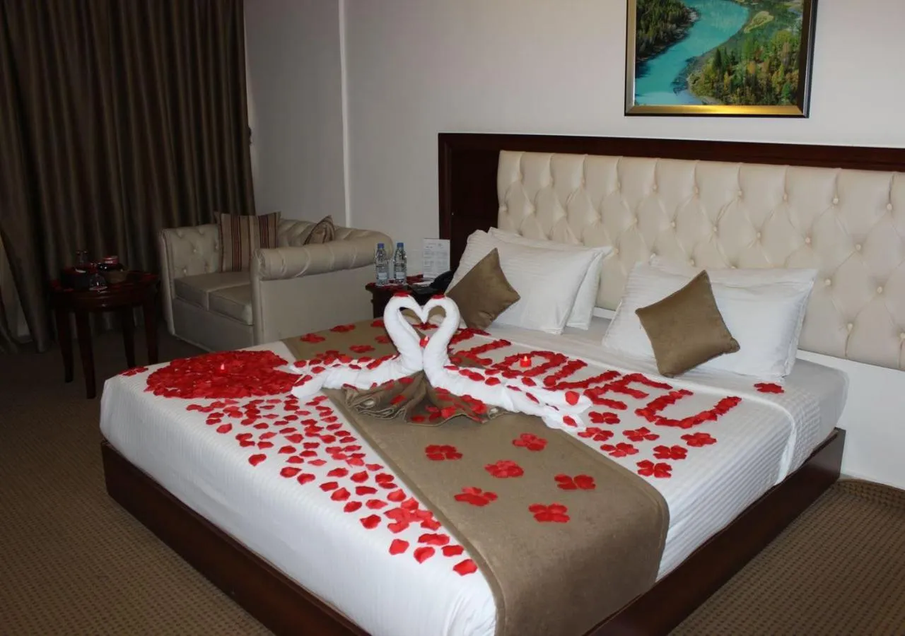 Bed in Midtown Hotel & Suites